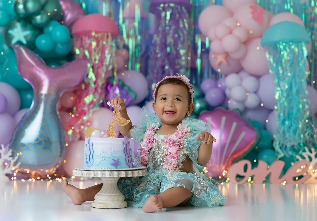 What&rsquo;s a Cake Smash? 🎂 
It&rsquo;s a milestone photoshoot that celebrates your baby&rsquo;s 1st birthday in the sweetest way! We set up a beautiful themed backdrop, dress your little one in adorable outfits, and let them explore, play, and sma