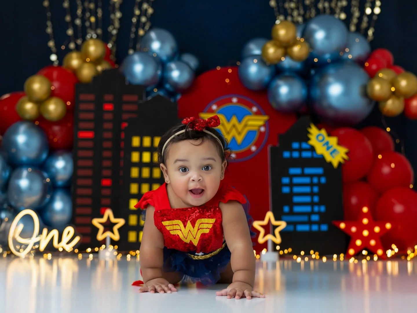 Our little Wonder Woman came ready to save the day&hellip; and RUN the whole studio! 🦸&zwj;♀️💙❤️Kids birthday and cake smash 💥 DM for info.