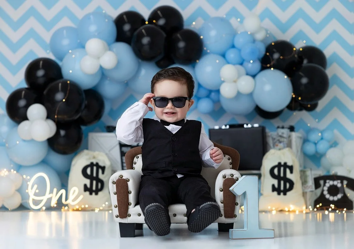 Luciano is the cutest CEO baby! 💰 Cake smash DM for info.ℹ️