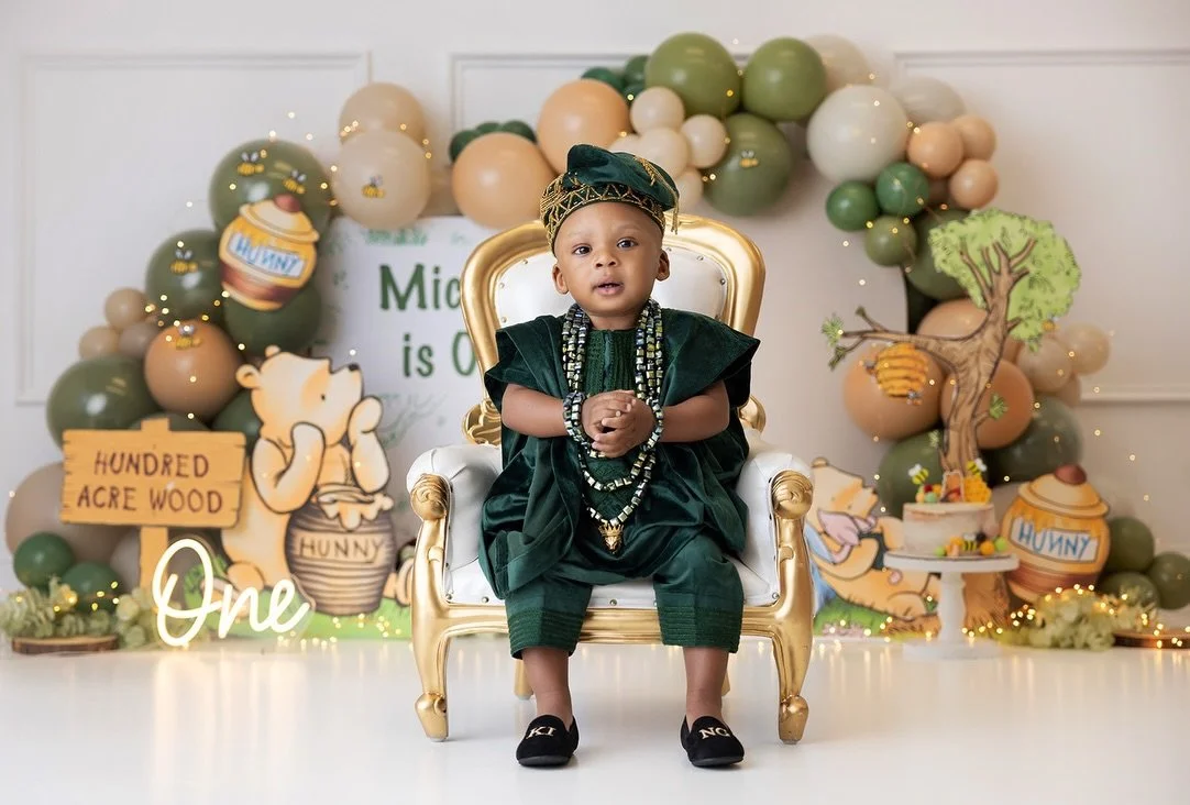 Turning ONE is sweeter with us! 💚Our Cake Smash sessions are fully customized, outfit + cake included, and designed to turn your baby&rsquo;s first birthday into a forever memory (This traditional outfit was brought by mom 🫶🏽) but we have cute gen