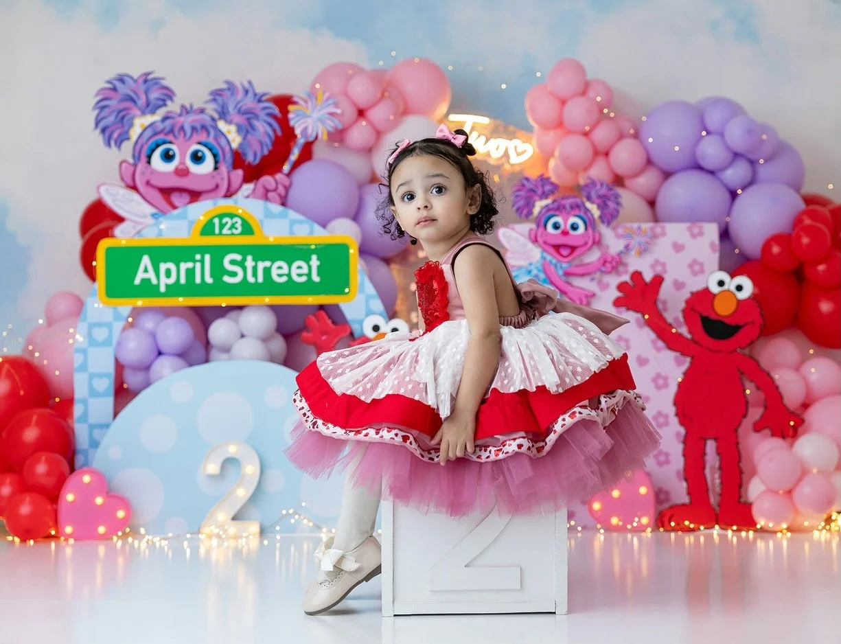 Elmo and Abby made this birthday extra special! ❤️🎉
Kids&rsquo; birthday sessions are the perfect way to celebrate your little one&rsquo;s big milestone.

DM us for information or visit the website in our bio to book.