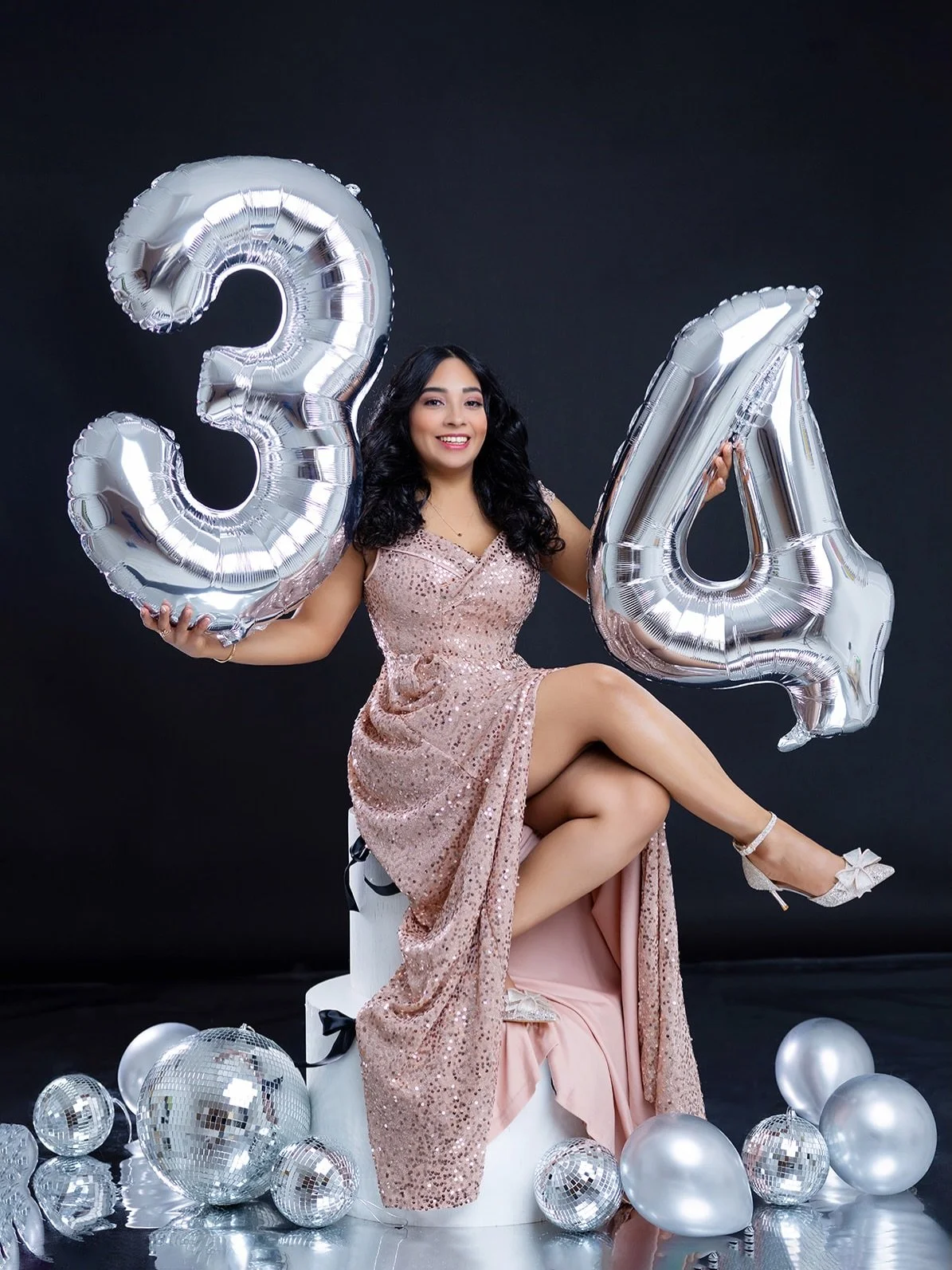 Some of you have been asking&hellip; Do we photograph adults too? 👀
The answer is YES!

While we&rsquo;re known for capturing the sweetest little milestones, we&rsquo;re now opening a few spots for birthday sessions, quincea&ntilde;eras, and adult c