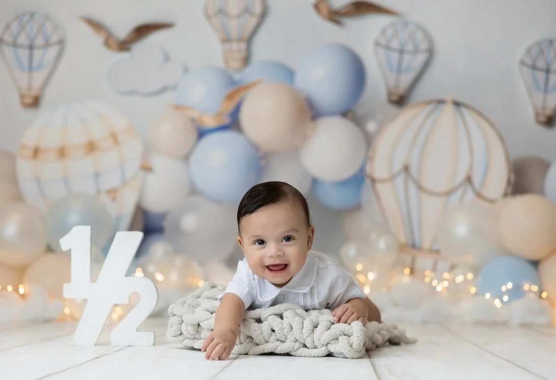 Can&rsquo;t get more adorable than this Petit sessions for you six months old baby to be! Link on bio to book. 🩵🤍