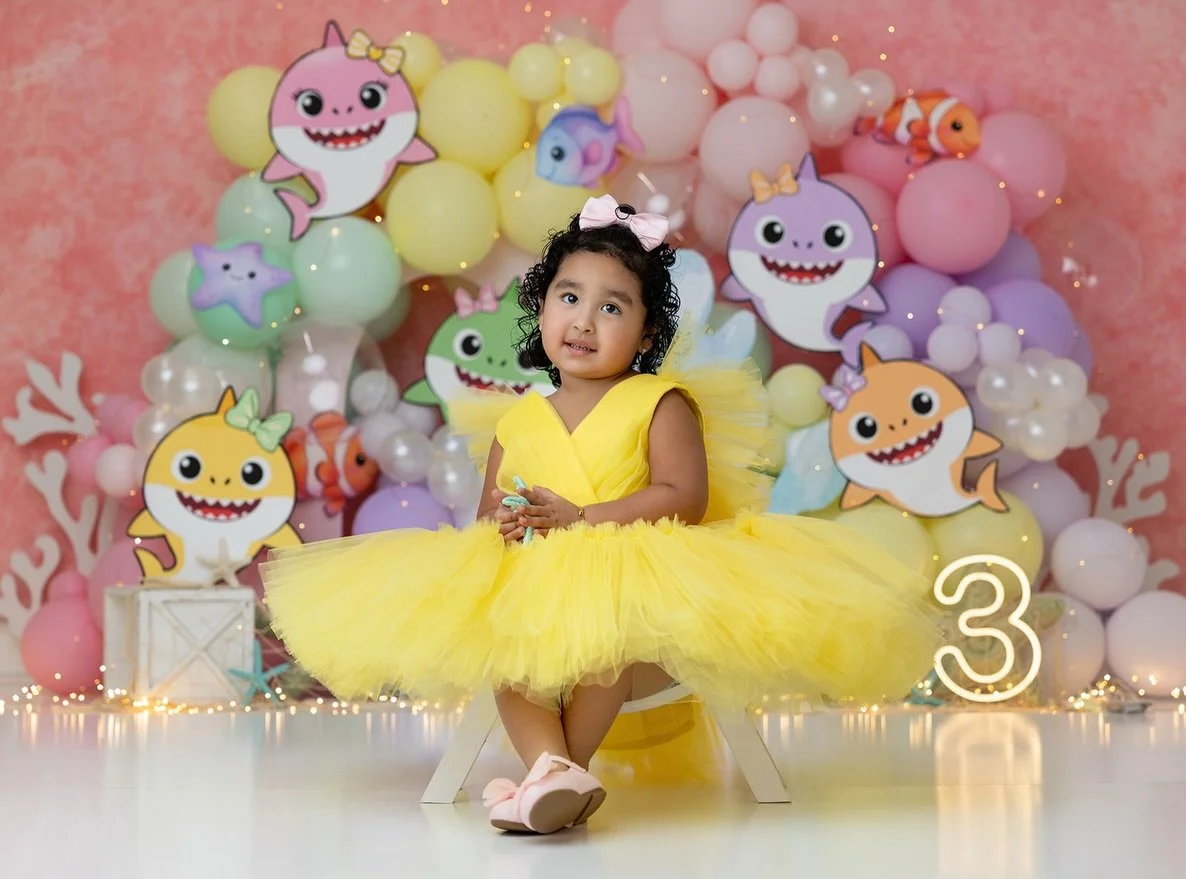 Baby Shark doo doo doo&hellip; but make it PASTEL &amp; FABULOUS! 🦈🎀
Now booking whimsical kids birthday sessions full of color, magic, and BIG smiles! DM for info or link in bio 🤜🏽🤛🏽