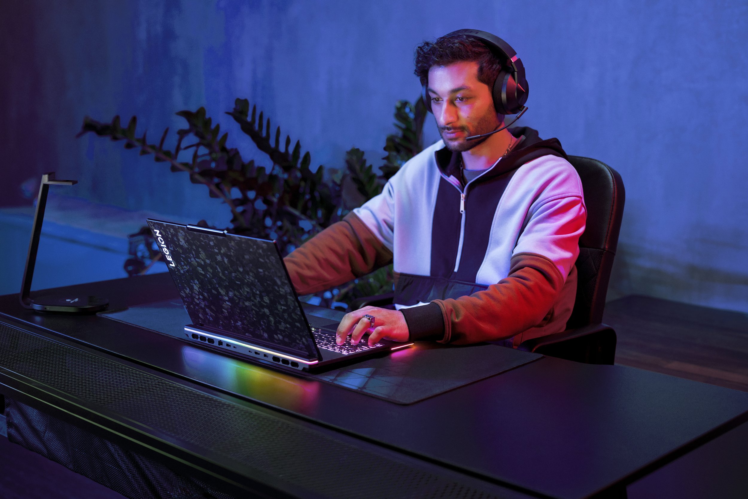 03_Lifestyle Still_Streamer_Legion 9i.jpg