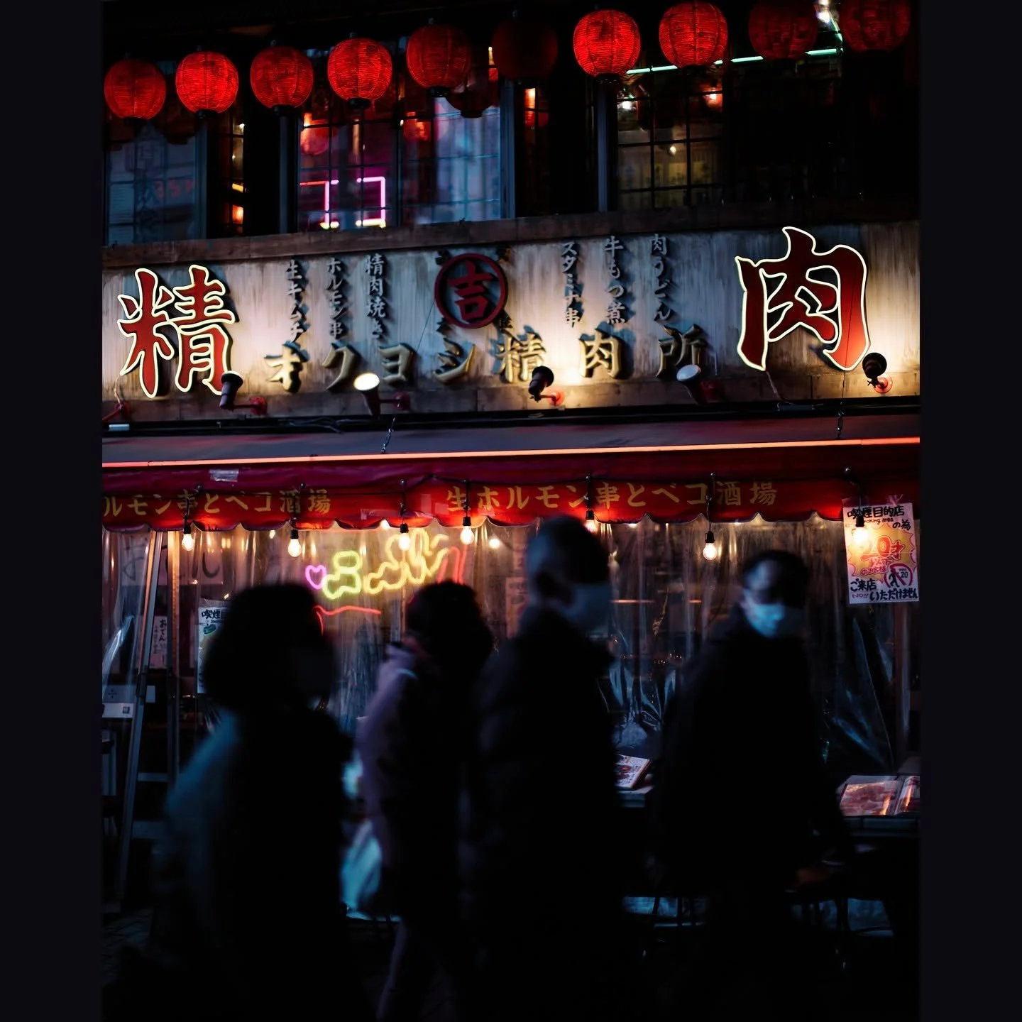 Hungry ghosts.
Copyright Sean Hardie 2025
All photo, no AI.