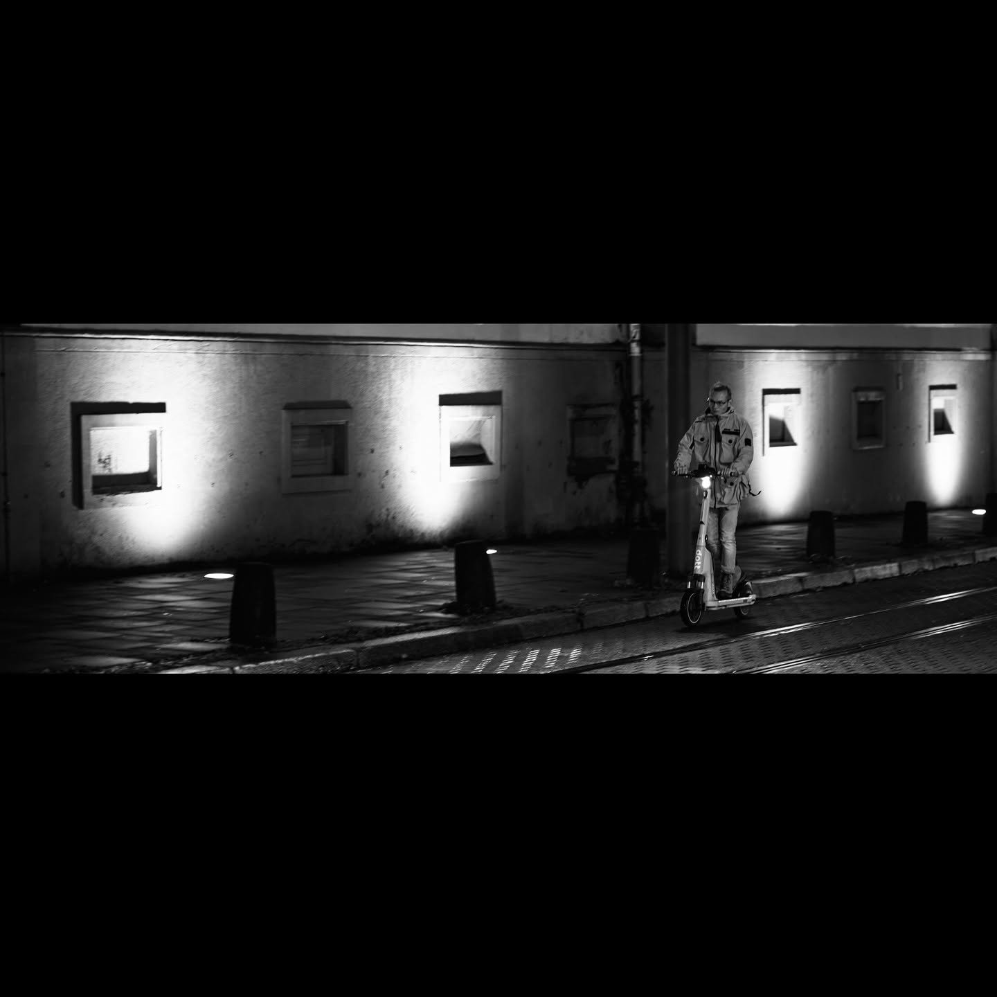 Scooter mania.
Copyright Sean Hardie 2025.
All photo, no AI.
.
.
.
.
.
.
.
.
.
.
.
#leicaphotography
#leicaakademieusa
#lfimagazine
#lfigallery
#germanytourism
#burnmagazine
#monochromatic
#m11monochrom
#cinematicphotography
#bnw_splendid
#capturabnw