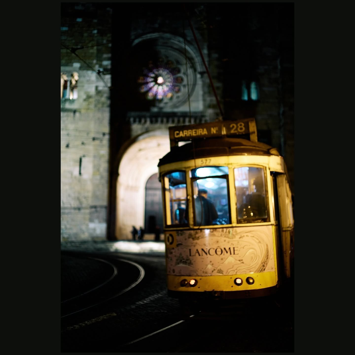 Chasing Tram No. 28E.
Copyright Sean Hardie 2025
All photo, no AI.
www.seanhardie.net
.
.
.
.
.
.
.
.
.
.
.
#lisbonportugal 
#lisboaportugal 
#leicaakademie 
#lisbonstreetphotography 
#lisbontram28 
#leicaportugal 
#leicasl2s 
#voigtlandernokton50mm 
