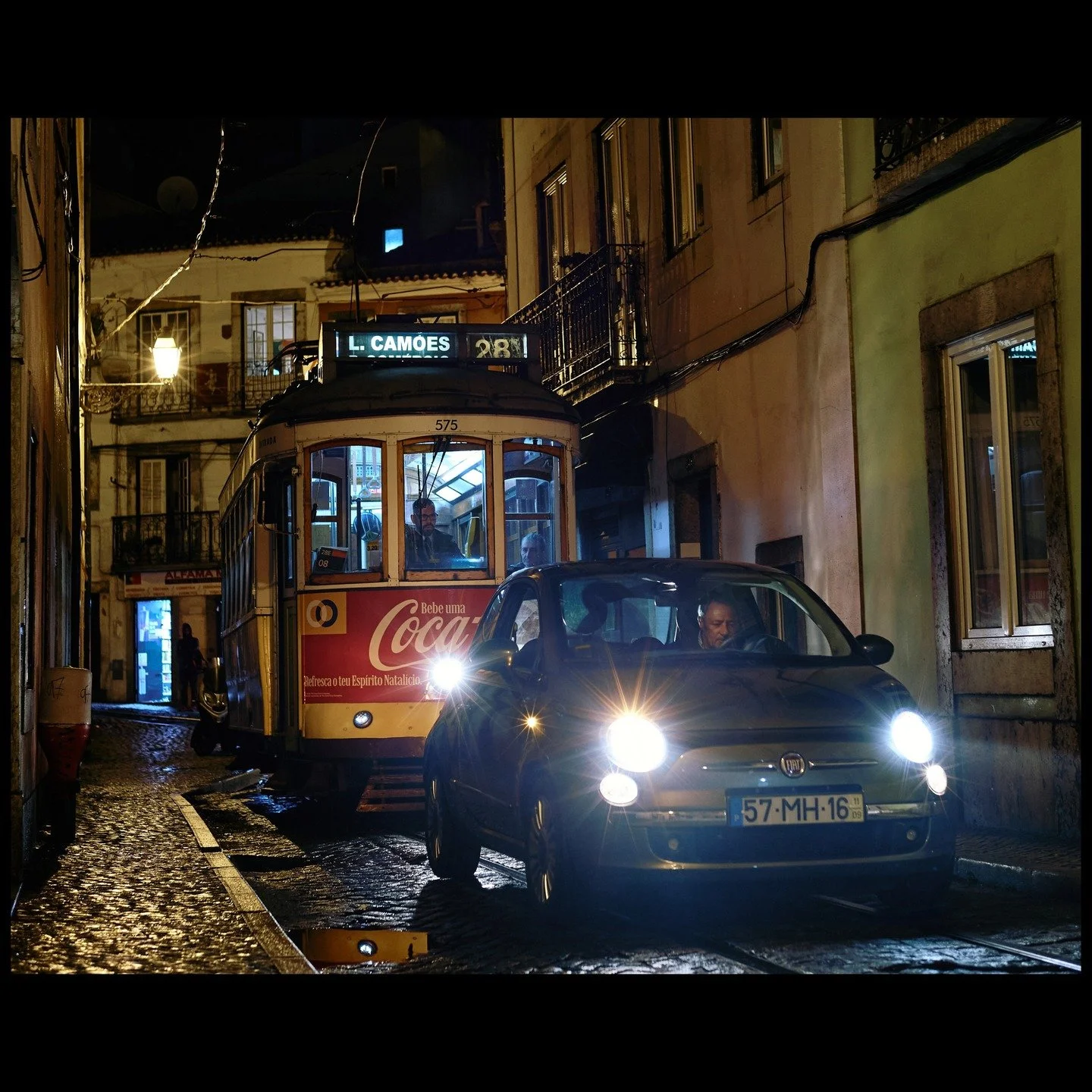 Hot Pursuit.
Copyright Sean Hardie 2025
All photo, no AI.
.
.
.
.
.
.
.
.
.
.
.
.
.
.
.
.
.
.
#lisbonportugal 
#tram28lisbon 
#voigtlandernokton 
#seanhardiephotography 
#moviestillsphotographer 
#leicasl2s 
#portugalstreet 
#lisbonstreetphotography 