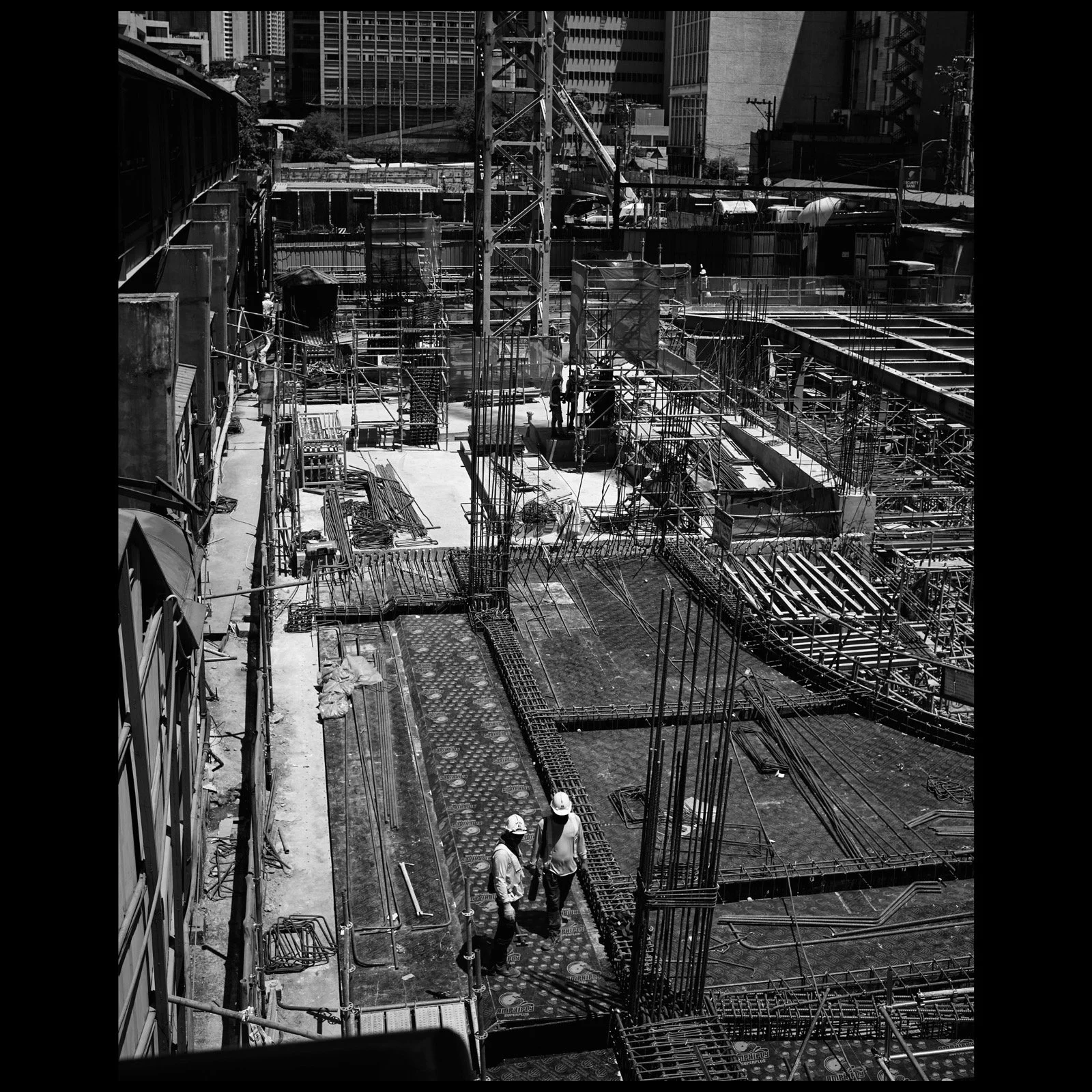 Man and Dog.
Copyright Sean Hardie 2026
All photo, no AI
.
.
.
.
.
.
.
.
.
.
.
#summilux35asph
#leicaakademieusa
#monochromaticphotography
#leicam11monochrom
#seanhardiephotography
#makaticity
#manila