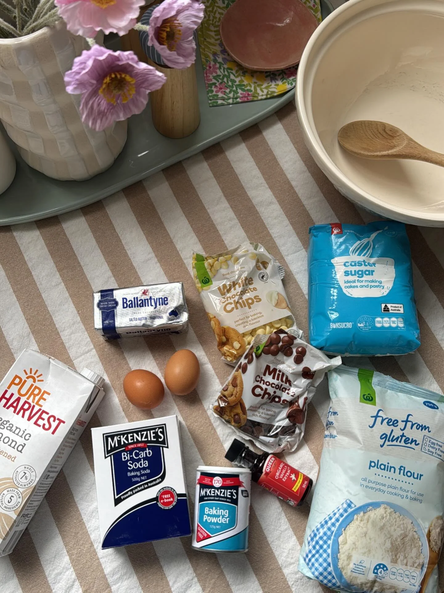 ✨Gentle reminder from a dietitian✨
You don&rsquo;t have to make the &lsquo;healthy&rsquo; version of your favourite snacks. You don&rsquo;t need to swap, substitute or improve your favourite recipes. Often, the original version is the one that satisf