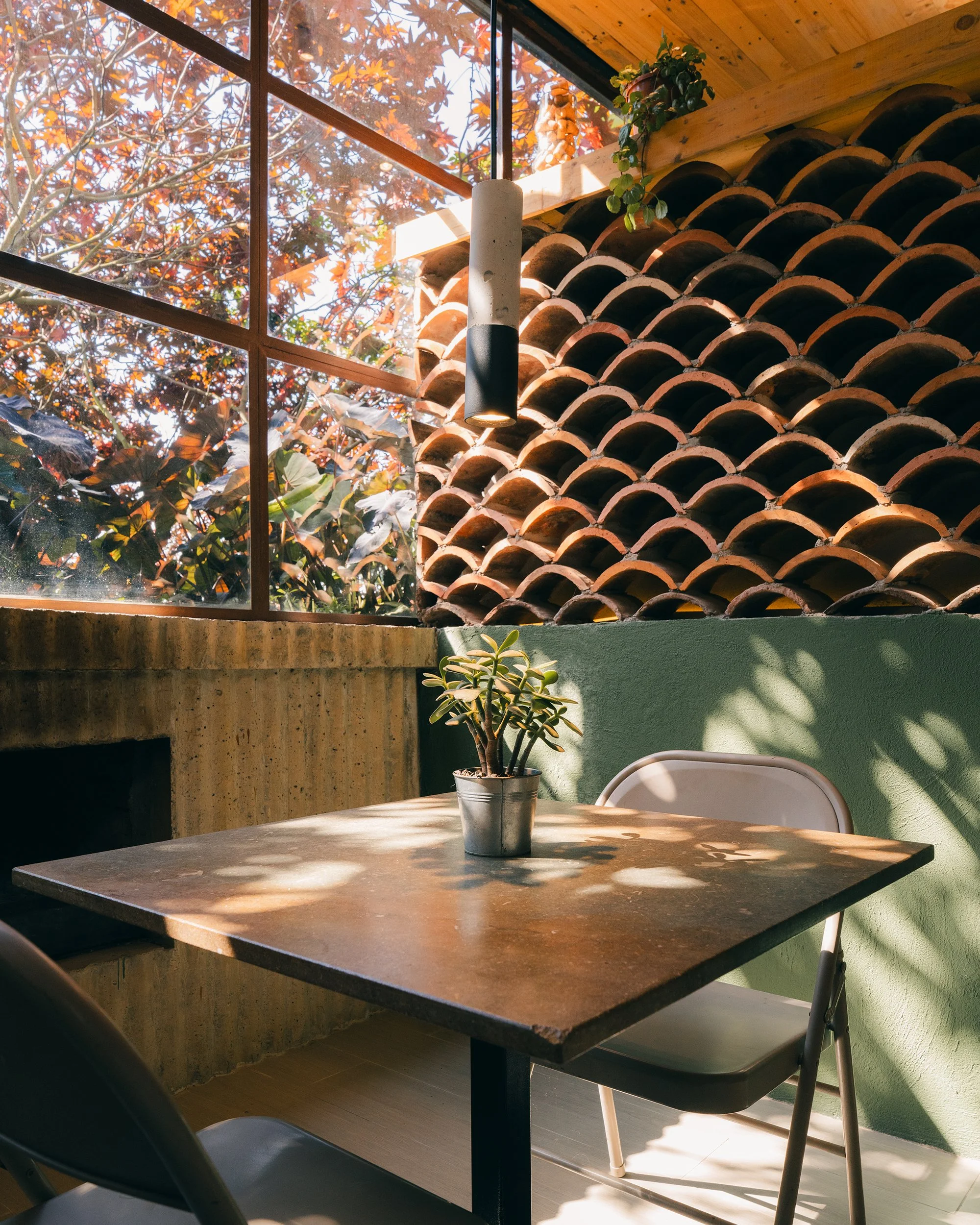 casa-elvira-comedor-meson-cocina.jpg
