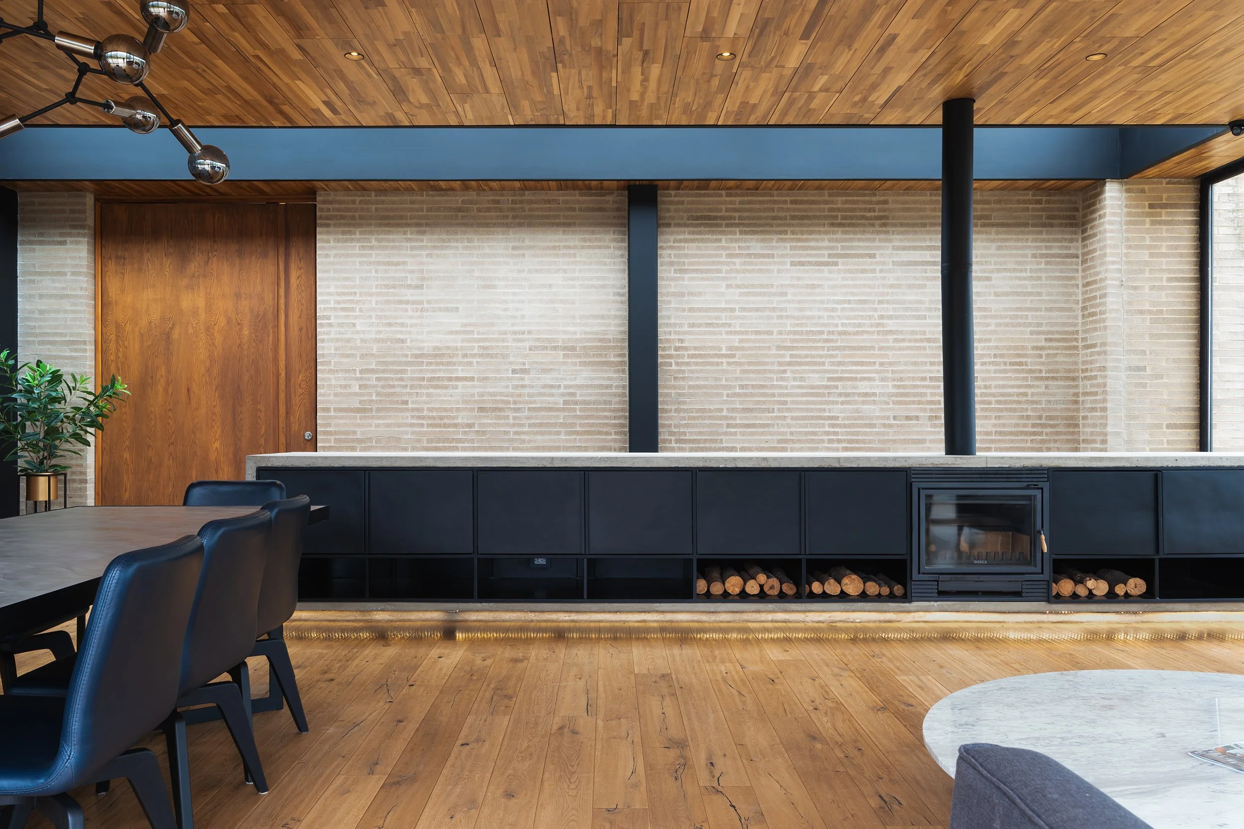 casa-35-chimenea-comedor.jpg
