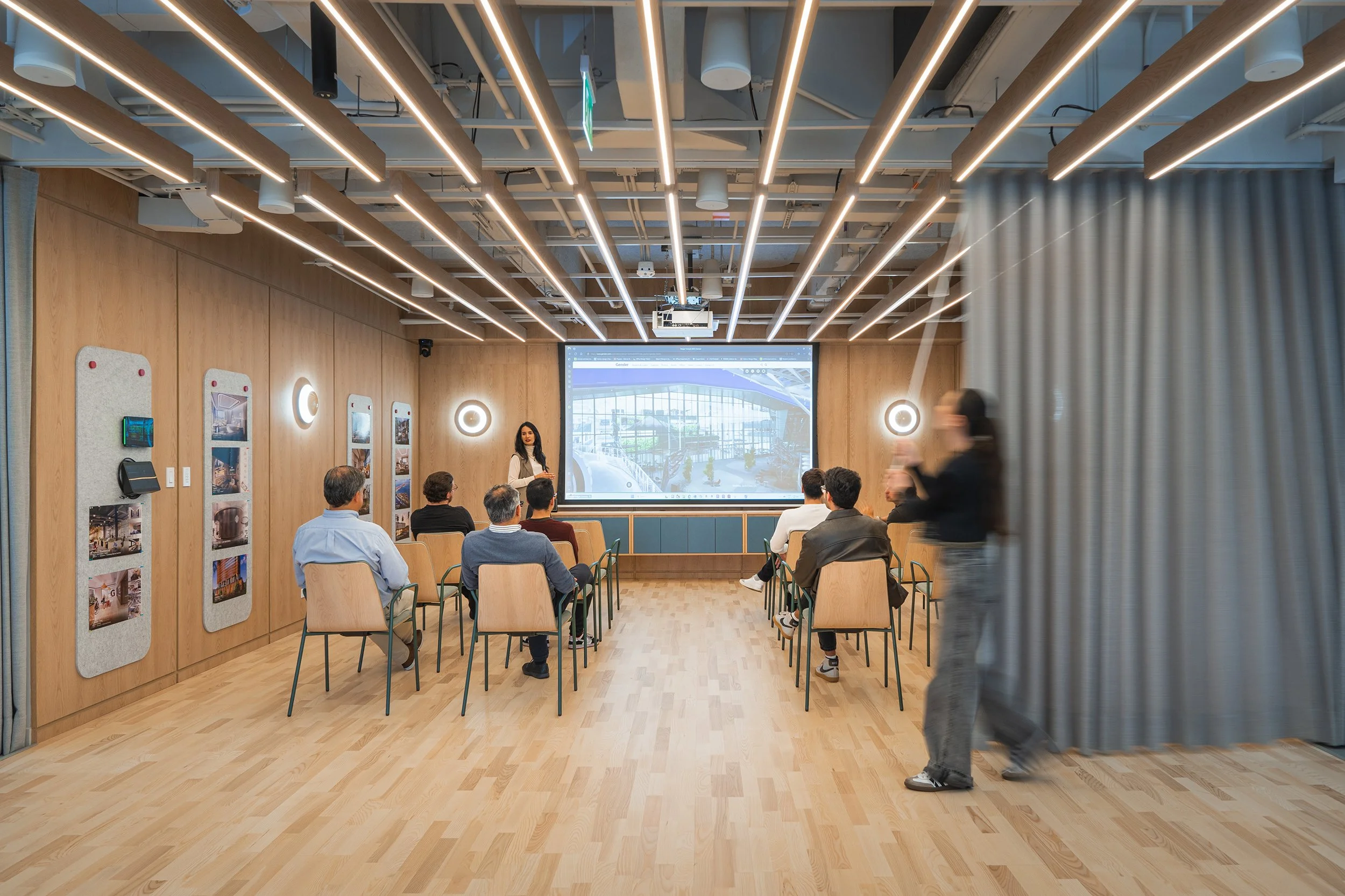 oficina-gensler-reuniones-flexible-3.jpg