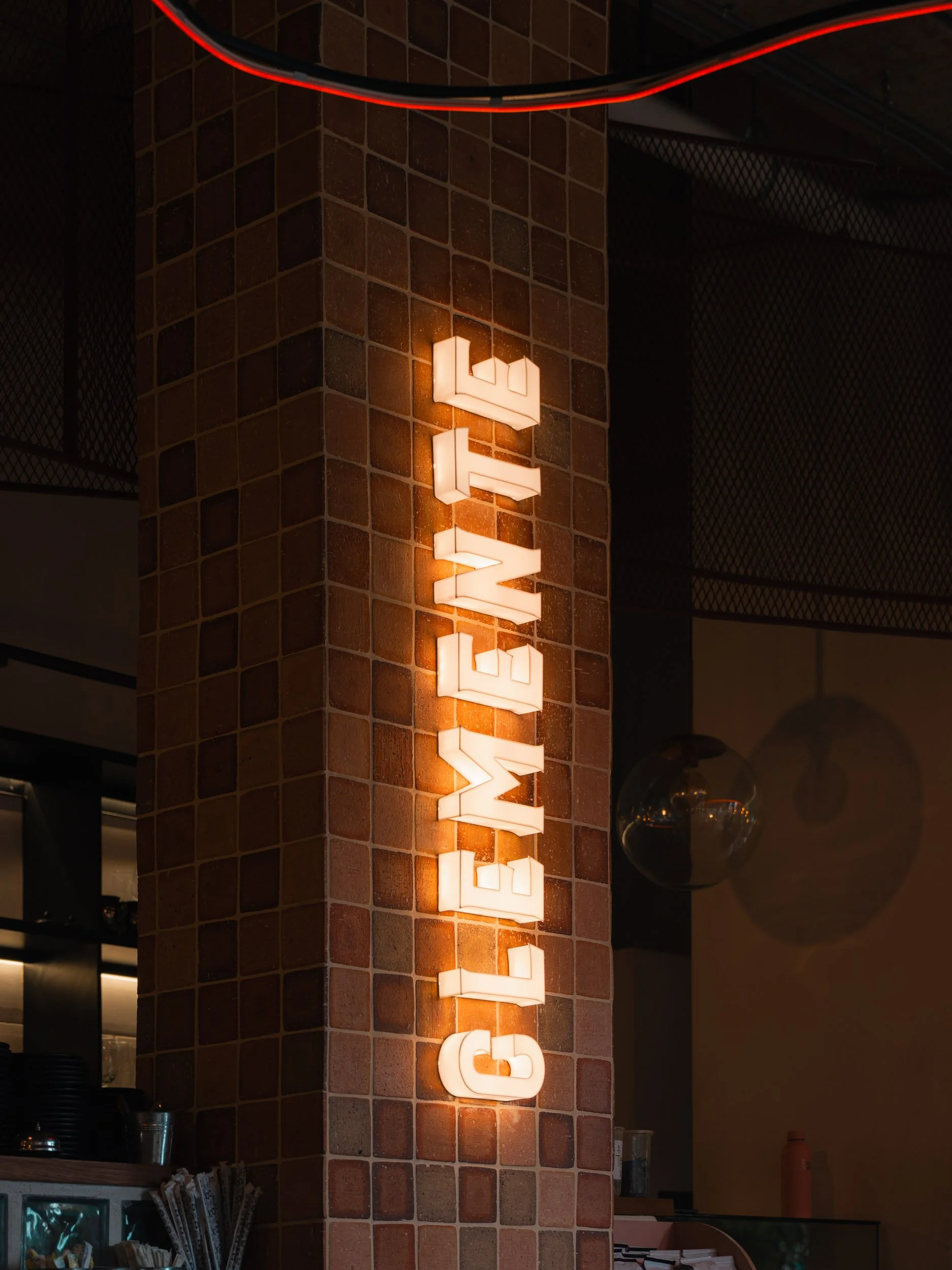 logo-iluminado-columna.jpg