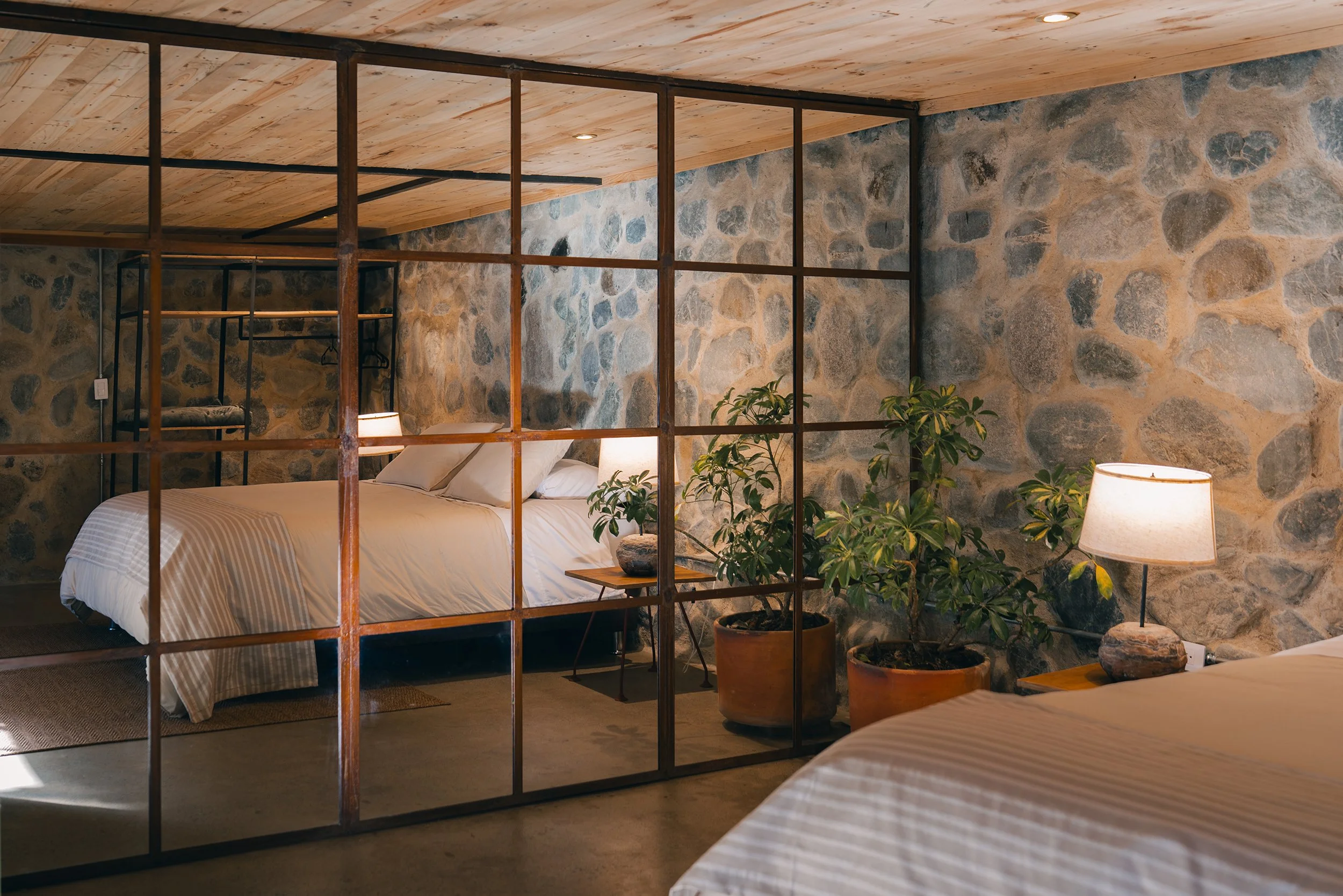 casa-elvira-habitacion-espejo.jpg