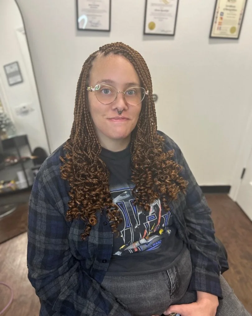 Curls, color, and braids&mdash;the perfect combination! 🤎✨ These shoulder-length boho braids are giving soft, full, and effortless beauty from every angle. Another happy client leaving the chair feeling brand new!

Ready for your next look? Book thr
