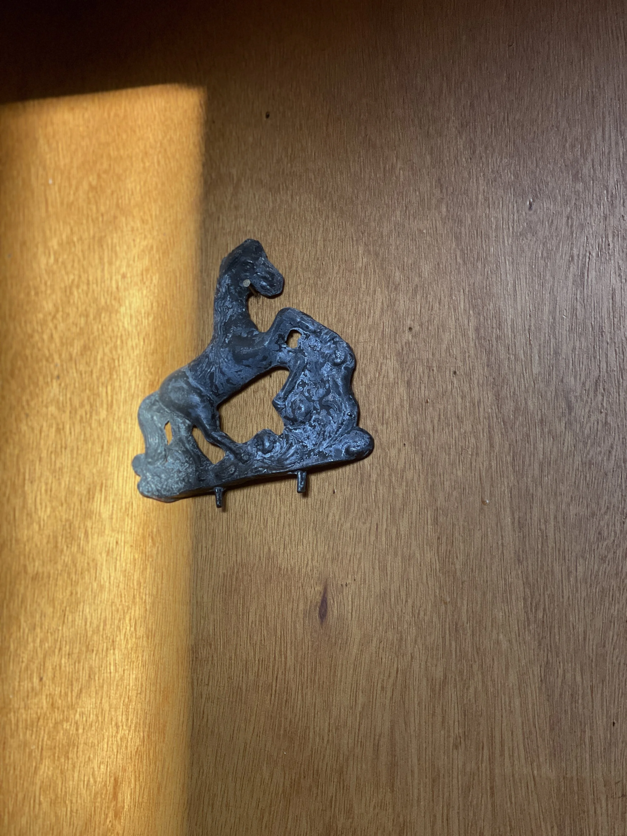 cast metal horse wall hanging