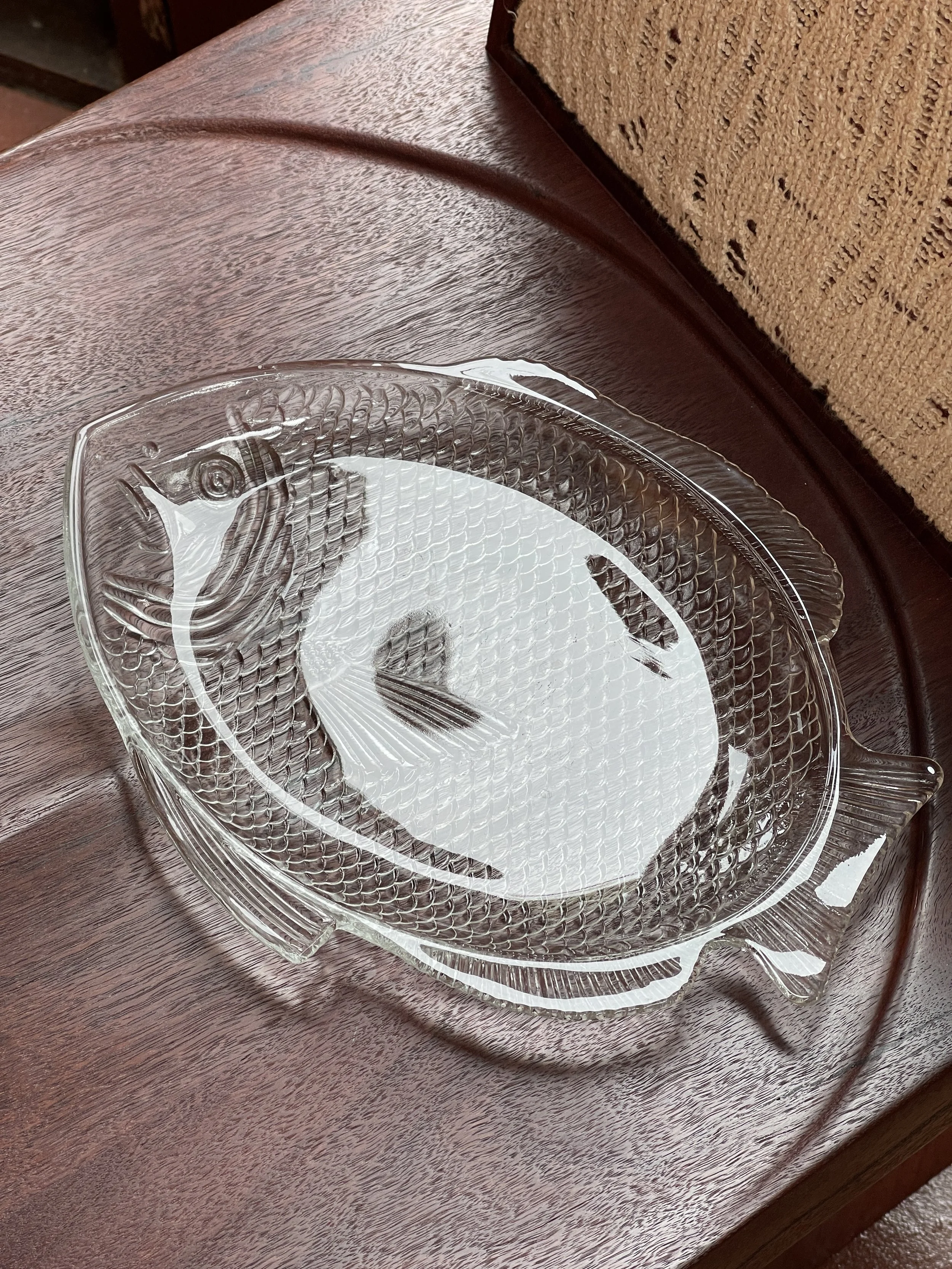 glass fish dish