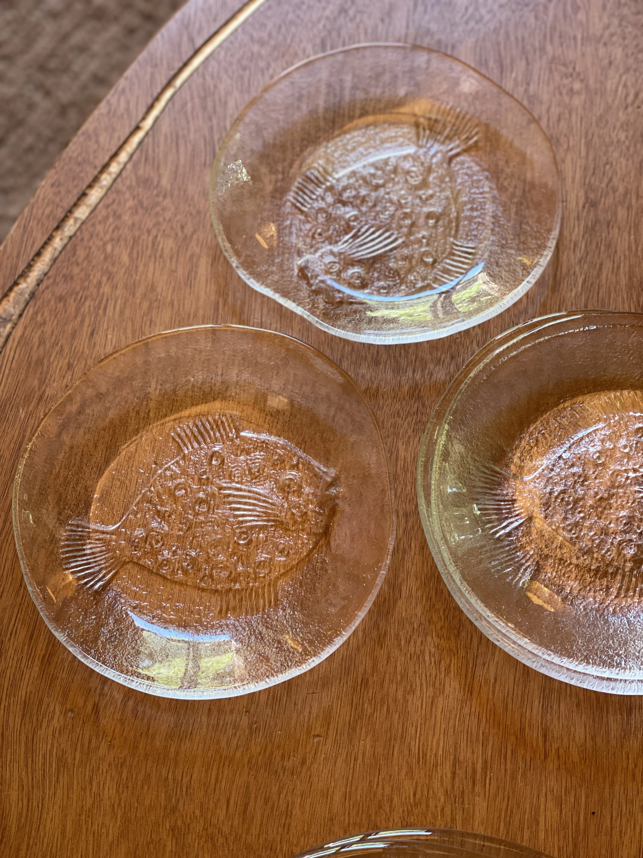 kosta boda ‘party’ flounder plates by Göran Wärff