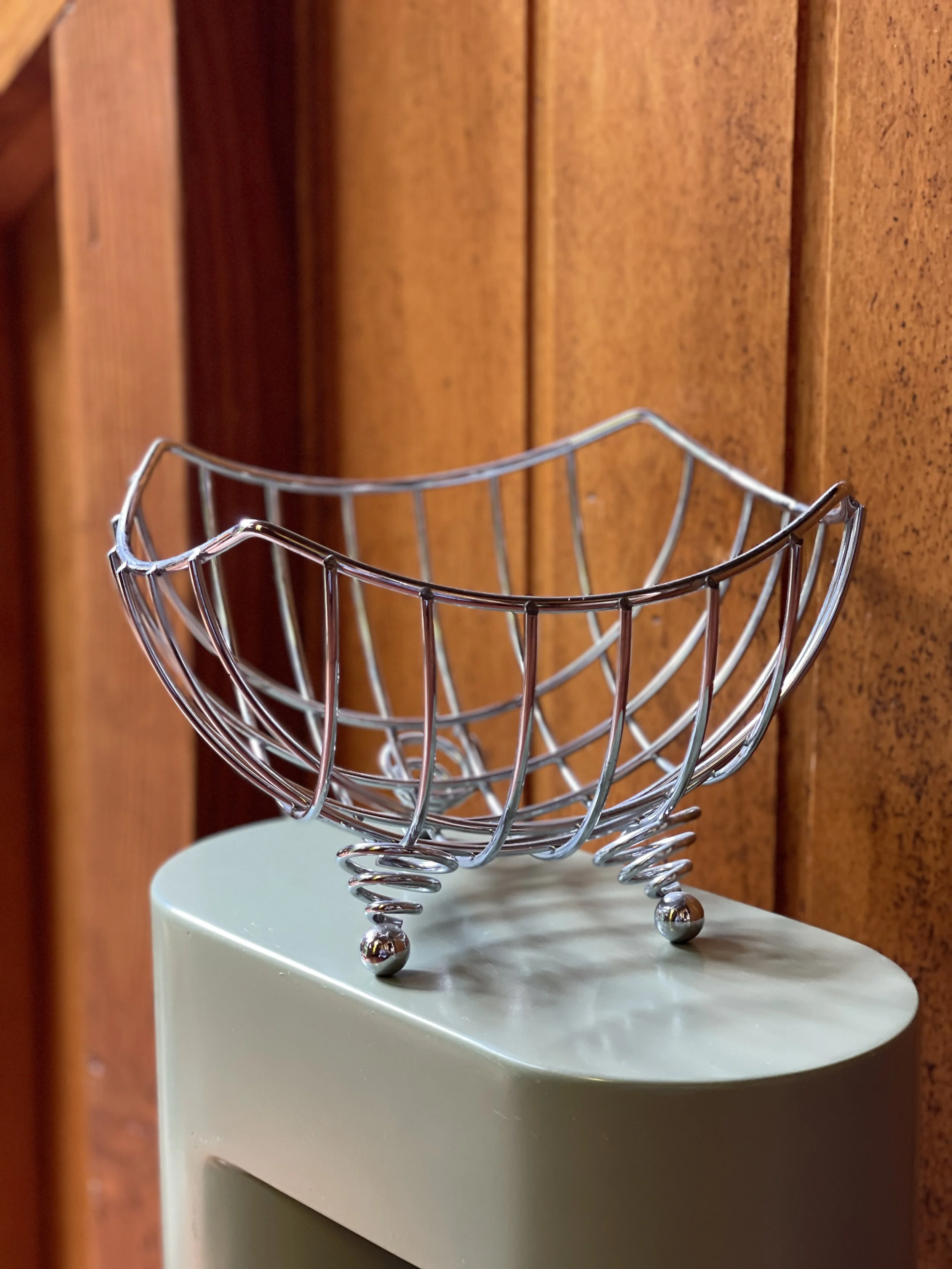 swirl wire fruit bowl