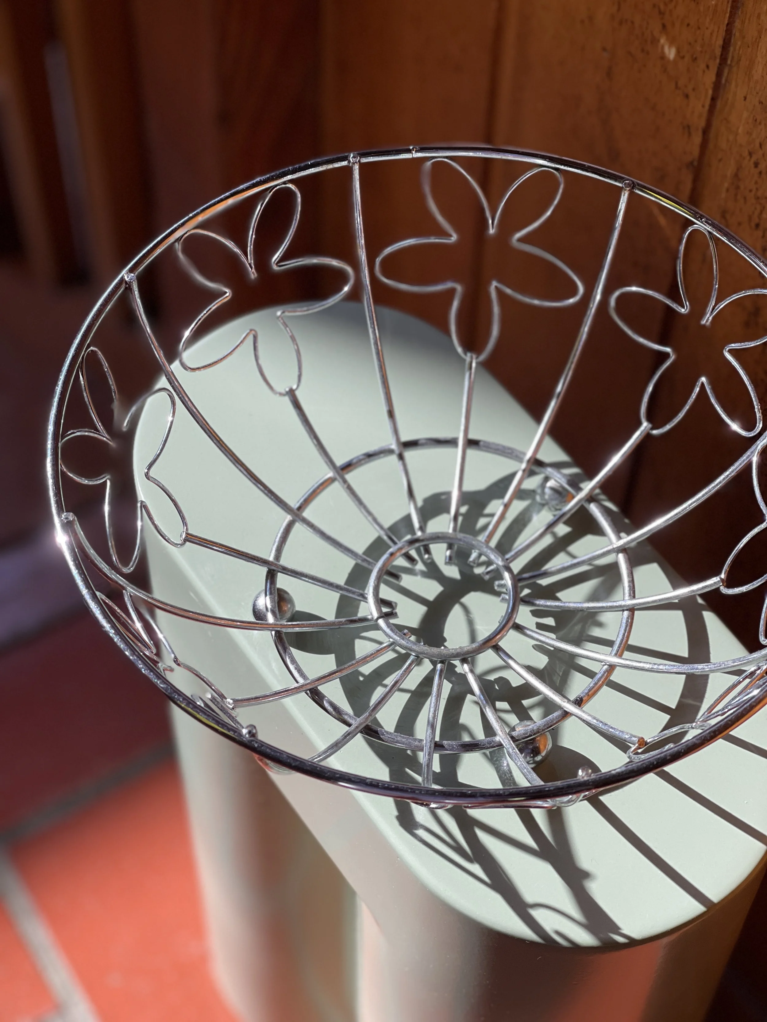 wire flower bowl on ball feet
