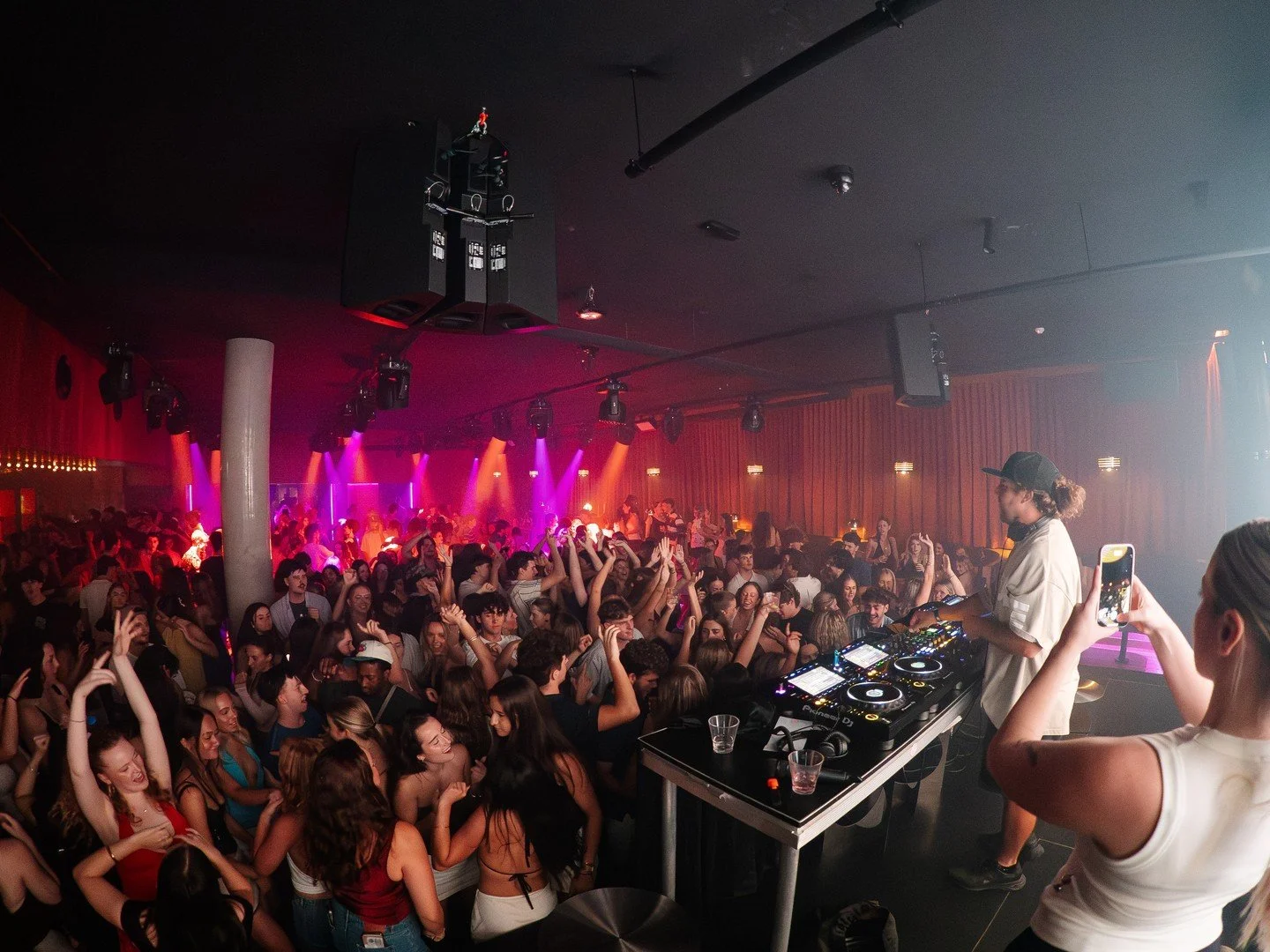 This weekend is all about good music, familiar faces and a room full of movement.⁠
⁠
The Main Room sets the tone for a night that starts strong and doesn&rsquo;t slow down. Grab your friends and make a proper night of it.⁠
⁠
#mainroomatthebeaumont #s