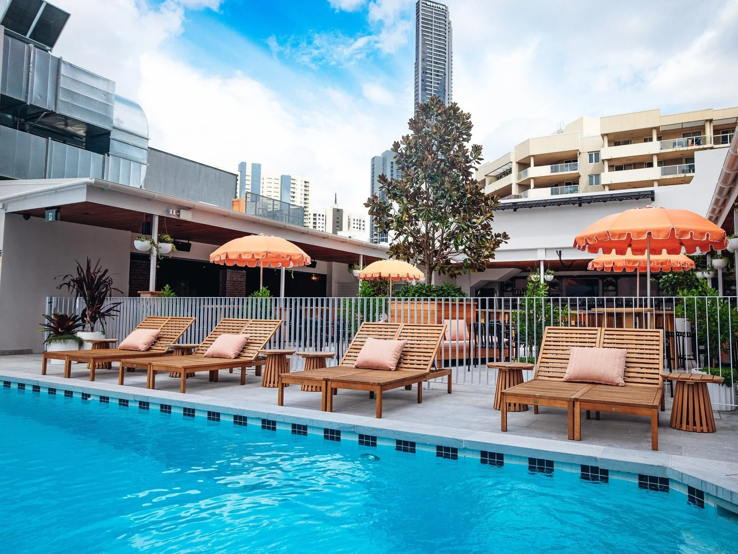 Meet The Pool &mdash; your golden hour function spot 🌿✨ ⁠
⁠
Turquoise views, tangerine umbrellas and a rooftop space that feels vibrant, effortless and made for celebrating. Perfect for DJ‑led events, group bookings and sunset gatherings with a litt