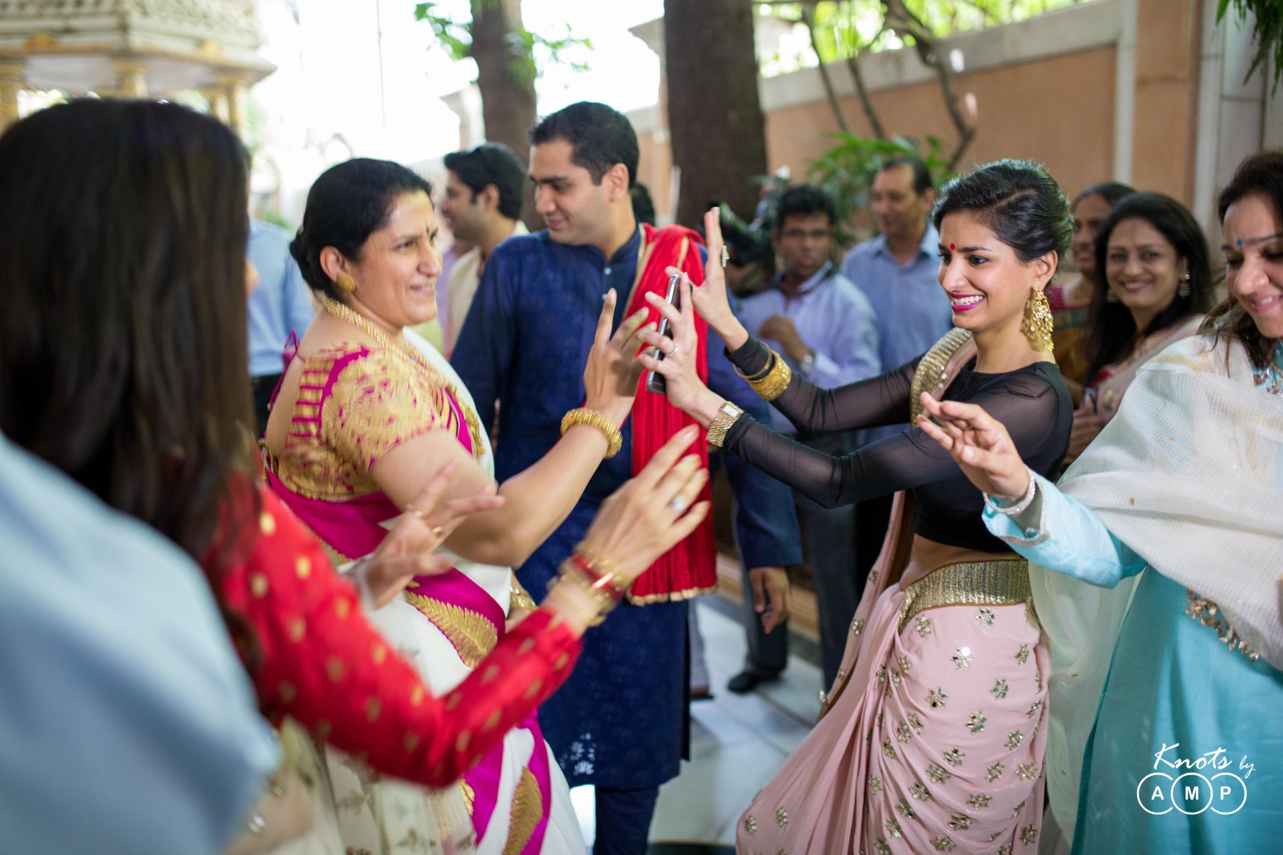 Engagement-at-Lakshmi-Narayan-templeVile-Parle-10.jpeg