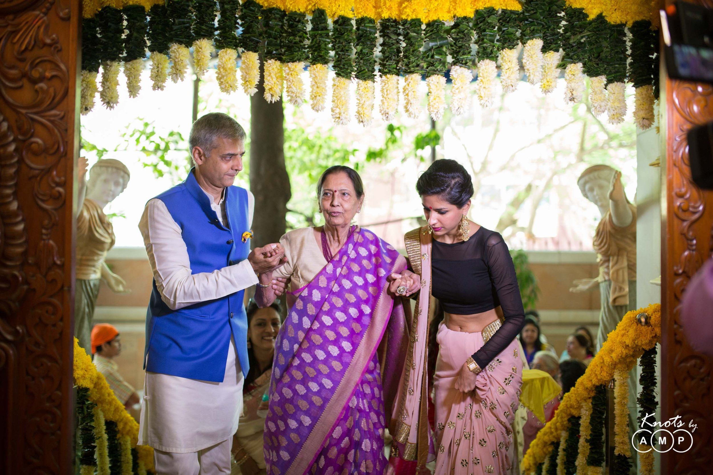 Engagement-at-Lakshmi-Narayan-templeVile-Parle-12.jpeg