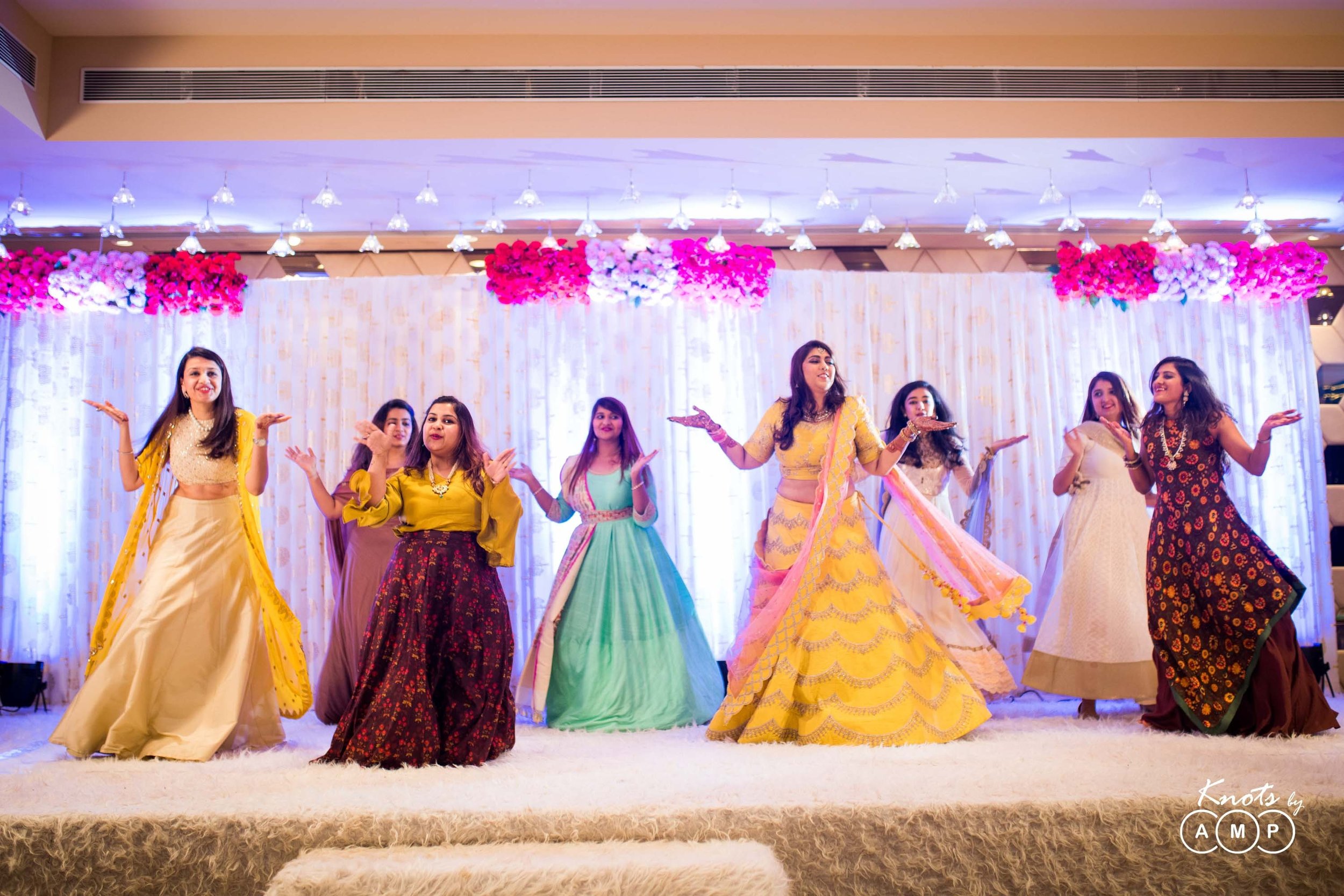 Gujarati-Engagement-in-Mumbai-27.jpeg