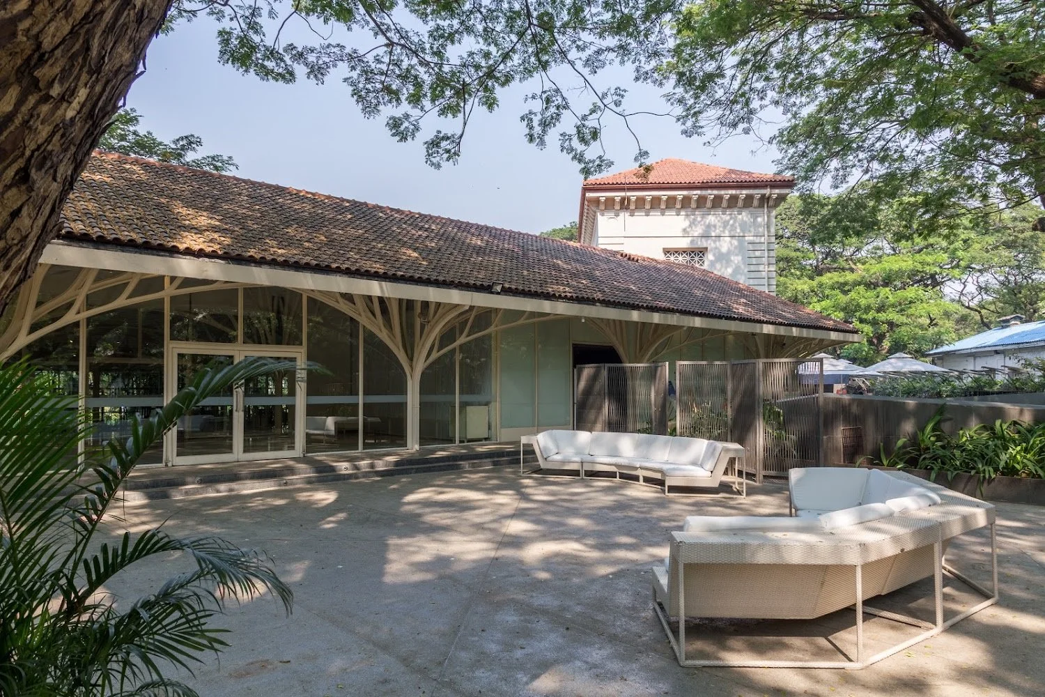 Outdoor terrace by the racecourse building at Tote on the Turf