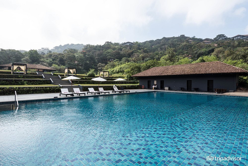 outdoor-pool--v18062715.jpg