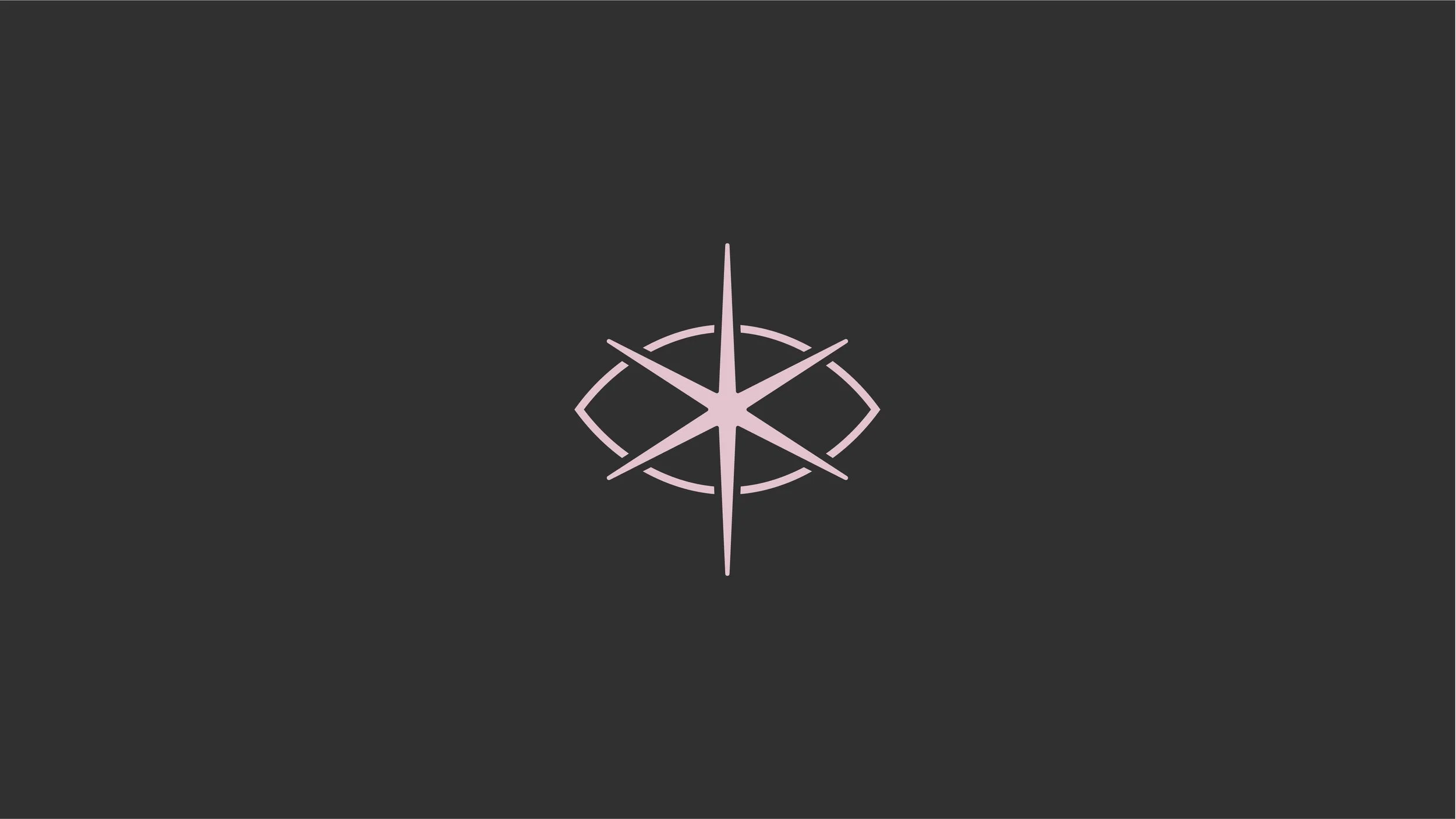Een logo met een roze kompas op een donkere achtergrond.