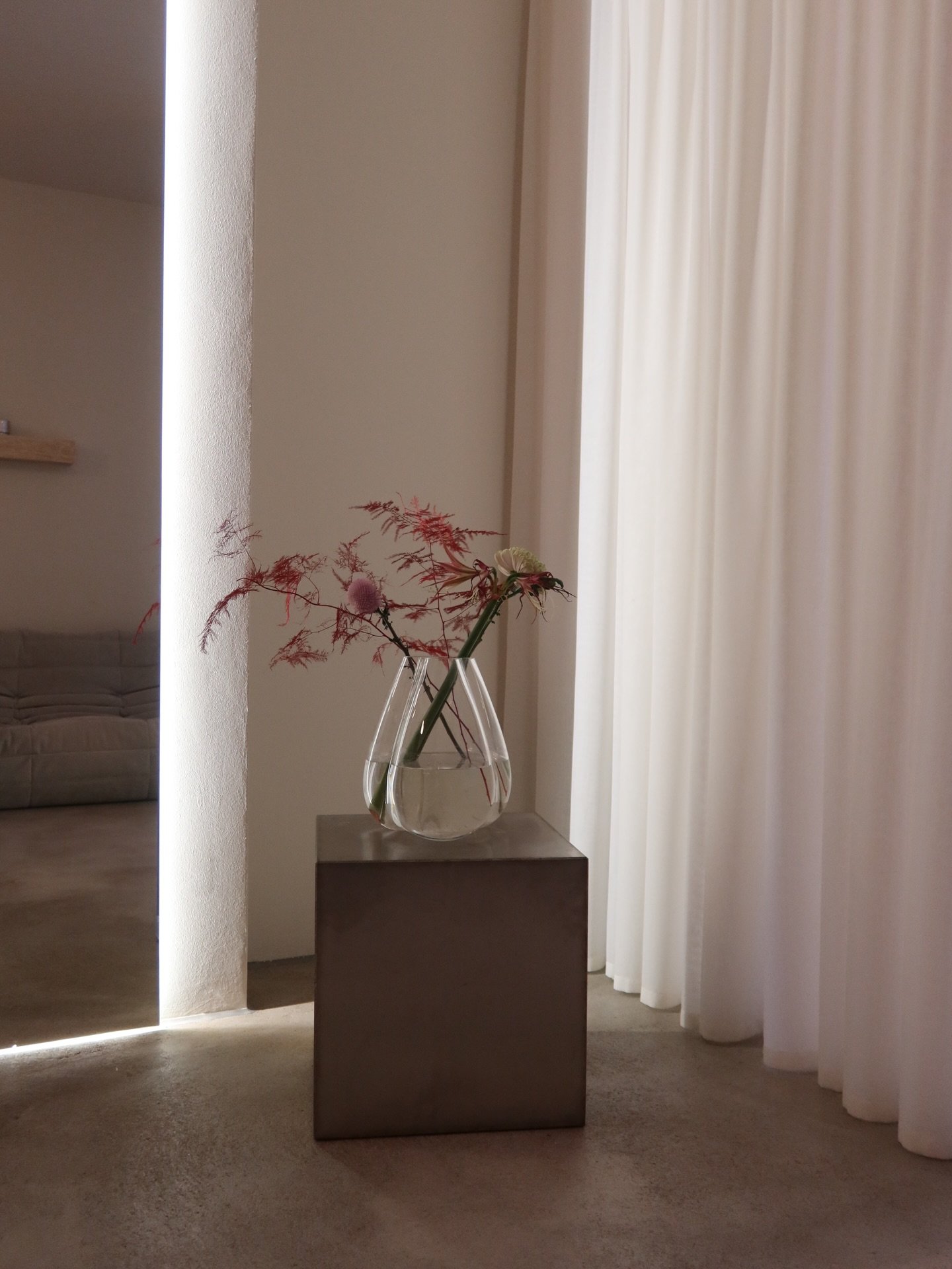 The Longevity Space is your invitation to place yourself at the very center. It&rsquo;s more than a treatment; it&rsquo;s a long-term investment in your future self.
The ultimate gift for those who value time and transformation. This is the one that 