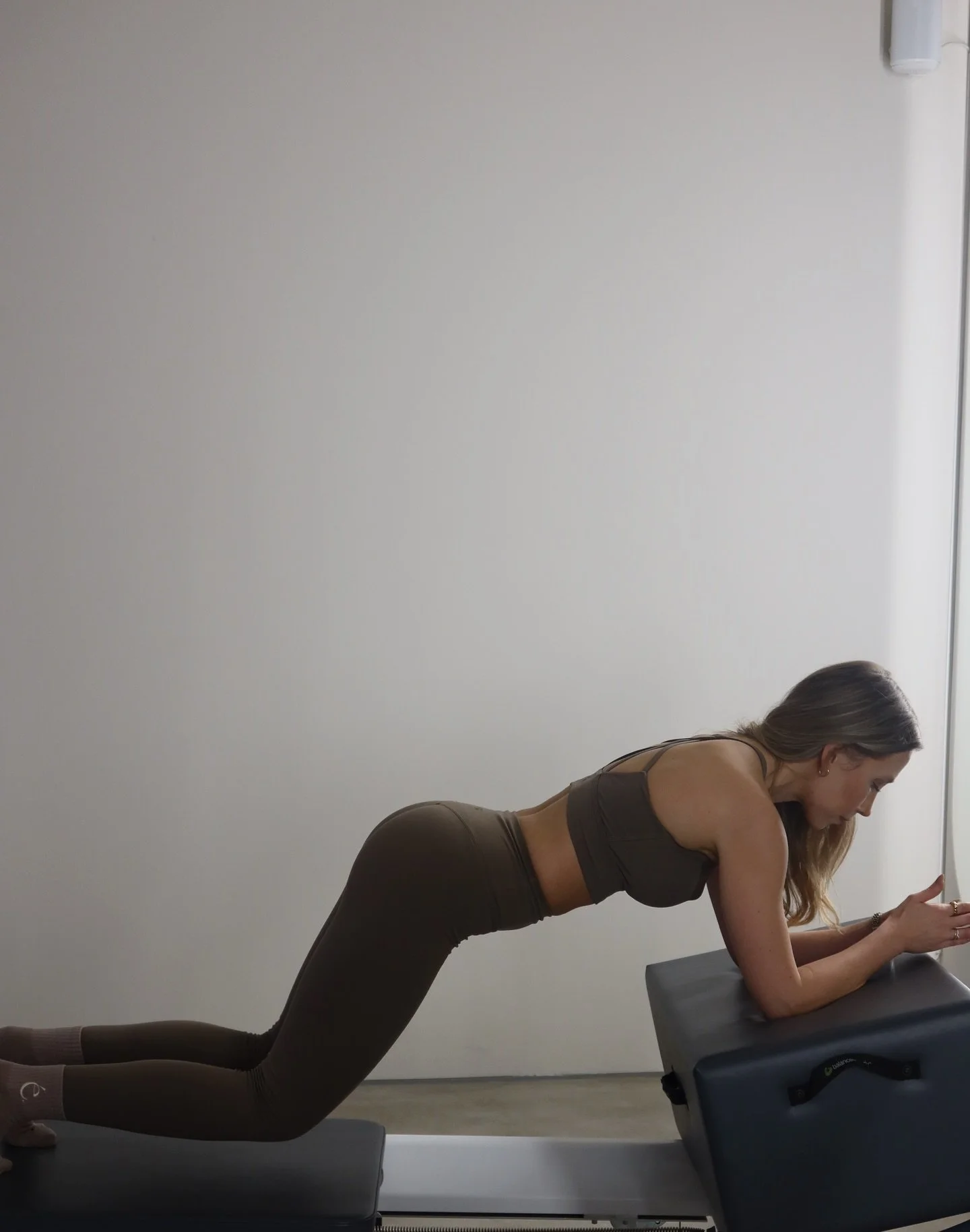 Strength feels different
when movement becomes intuitive.

Which Reformer move made you feel it?