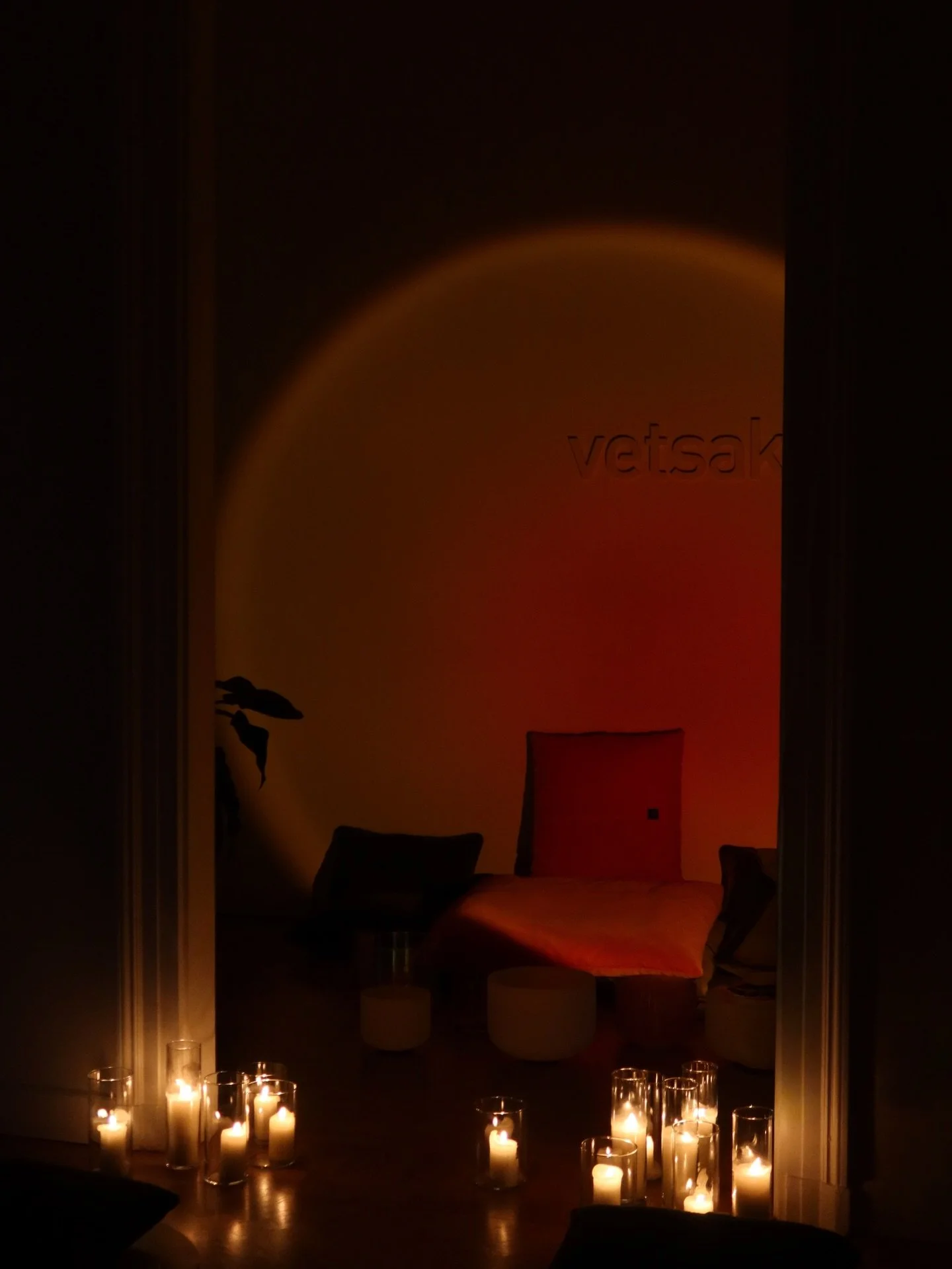 The room went quiet.
Crystal bowls started to resonate.

Lying back in the comfort of @vetsak , the whole space turned into a place to soften and slow down.
&eacute;go club will like what&rsquo;s coming next.. it&lsquo;s worth being part of the club 