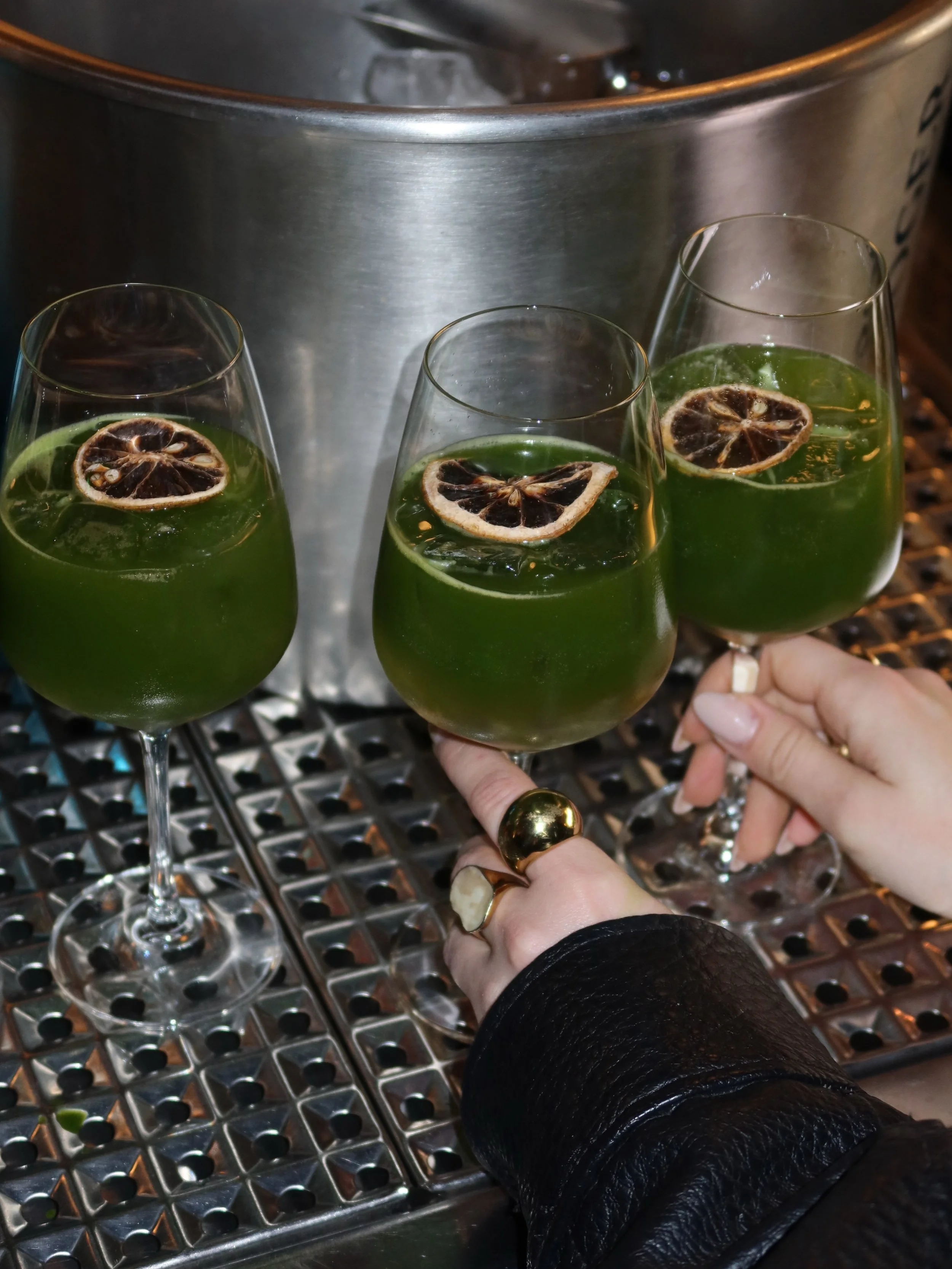 rituals taste better when shared.
a sunday evening that felt less like an event and more like an intimate dinner among friends. 
Introducing the Greentable - this time as a pasta &amp; matcha soir&eacute;e @pastabar.embrass : think a hands-on matcha 