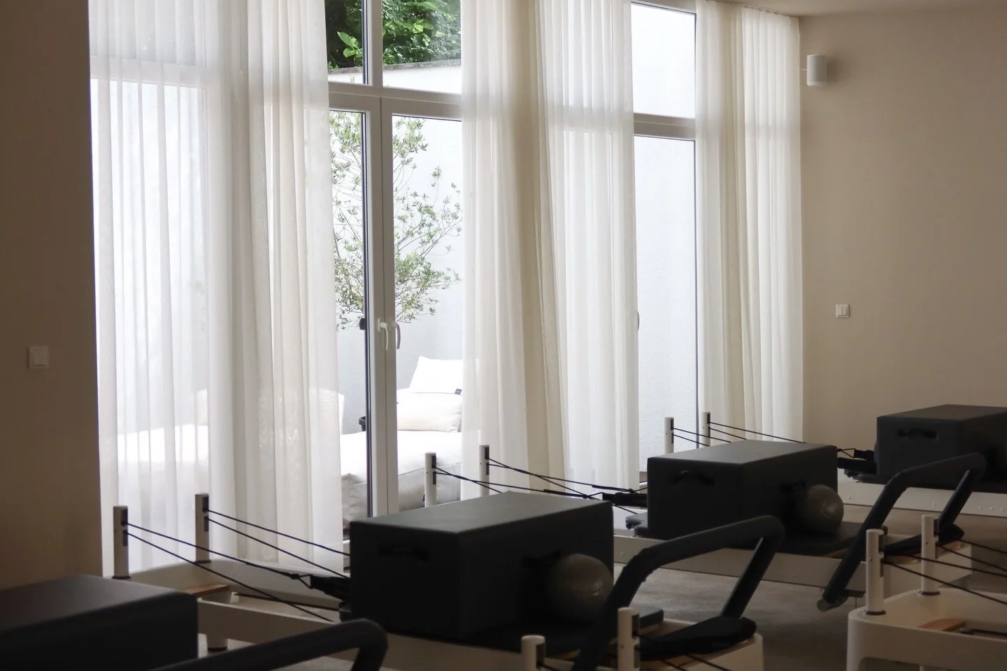 A space that makes you want to stay a little longer.