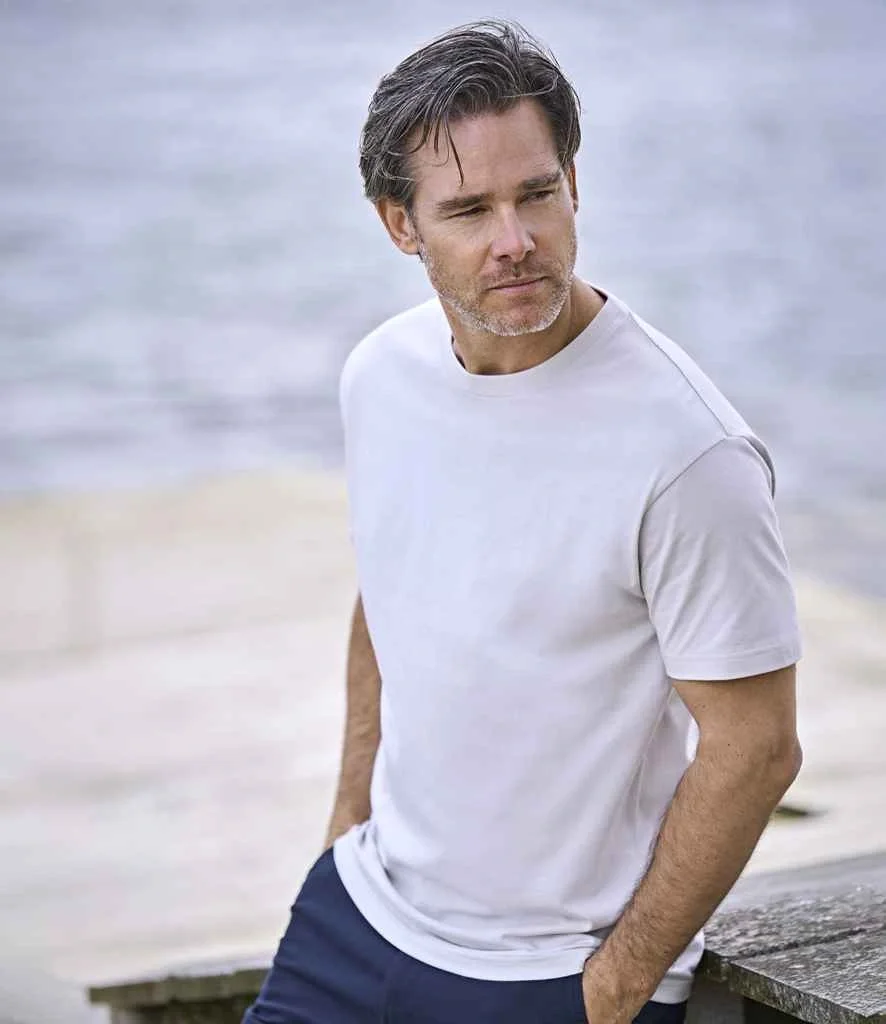 T8000 WHI MODEL 1 HER0.webp