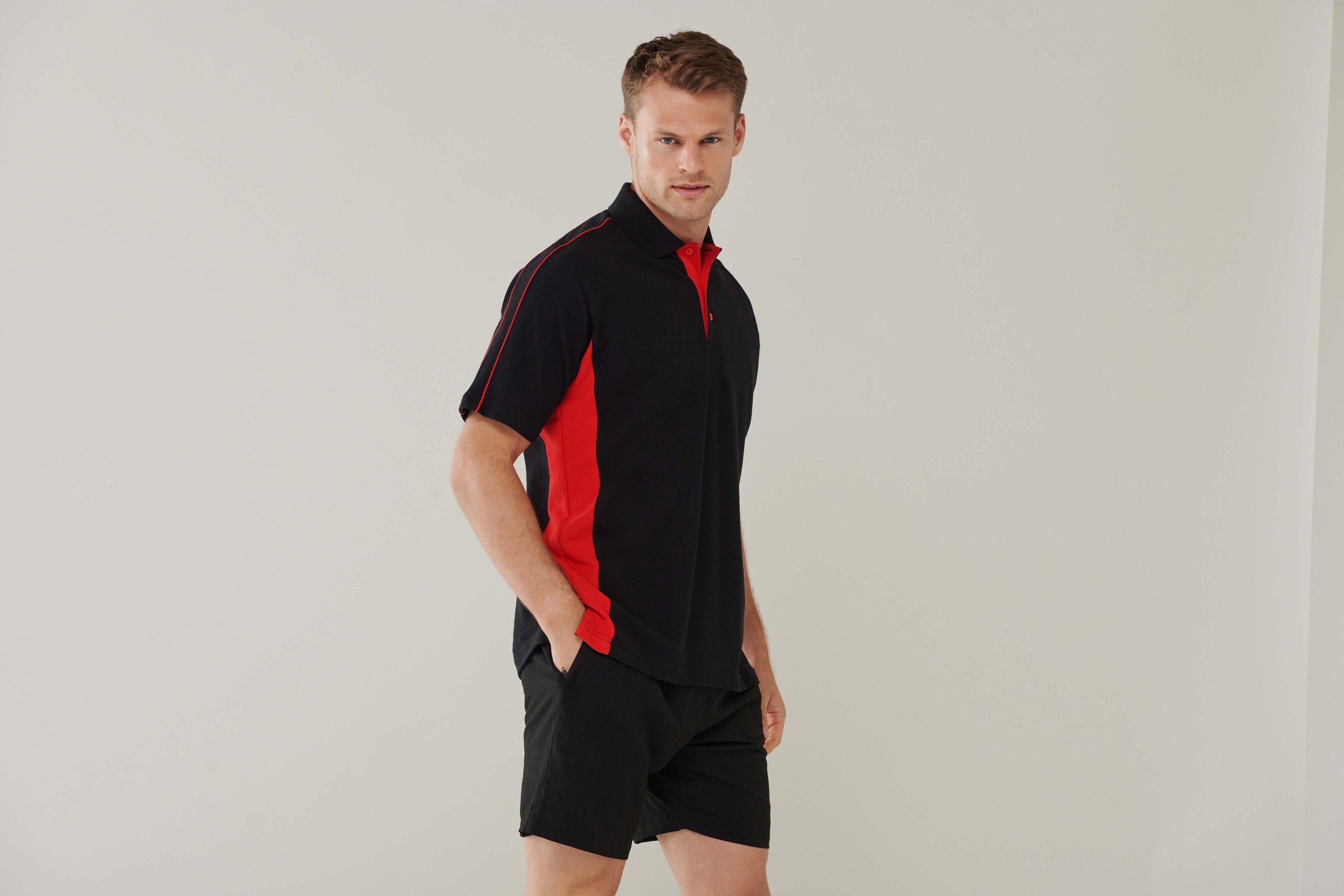 LV322_BLACKRED_24_01_DISTRIBUTOR_noexpiry.jpg