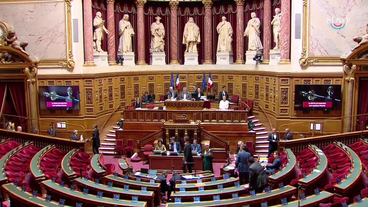 L’âge comme soupçon dans l’emploi, comme autorité dans le pouvoir