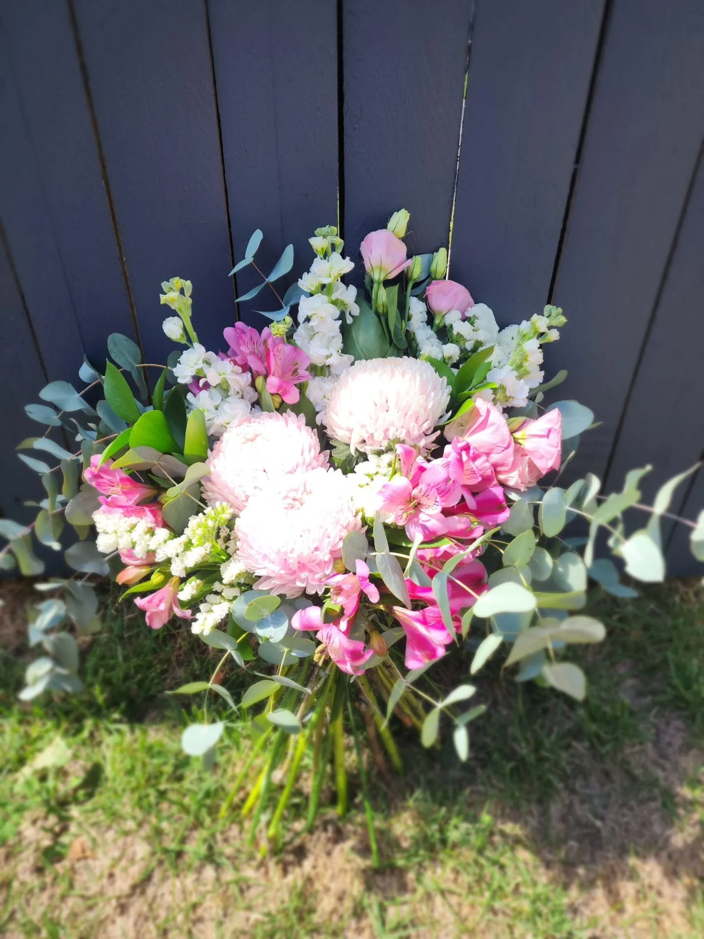 While I'm mainly focusing on weddings this year, I'm still available for custom orders.  These birthday flowers went out today 🩷

#brisbaneflorist #birthdayflowers #loganflorist #pinkflowers #brisbanefreshflowers