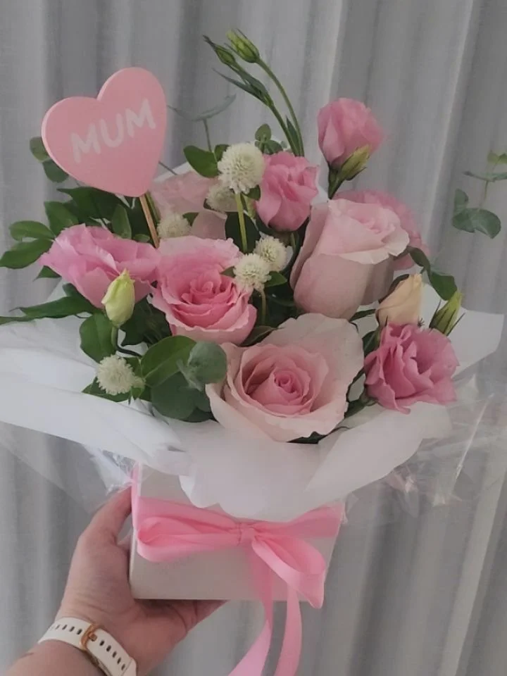 Been a busy bee with Mother's Day orders 🩷

#mothersdayflowers #posybox #brisbaneflorist #brisbanefreshflowers #mothersday❤️