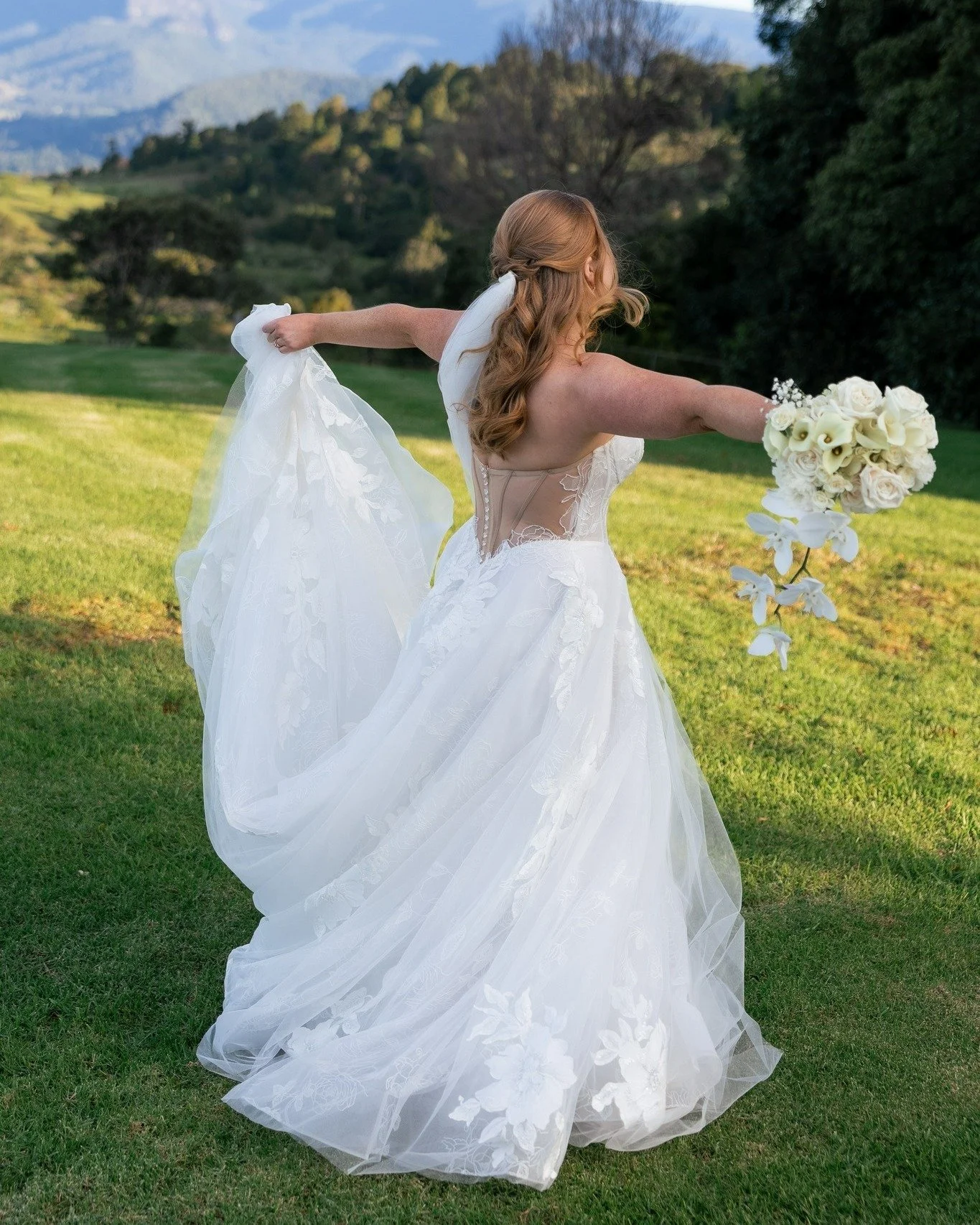 Loving these sneak peaks from Kaitlin's June wedding 🩷

Photographer @figtreepictures 
Florist @pinkpetalsbrisbane 

#weddingflowersbrisbane #whitebouquet #brisbanebrides #bridebouquet #goldcoastwedding