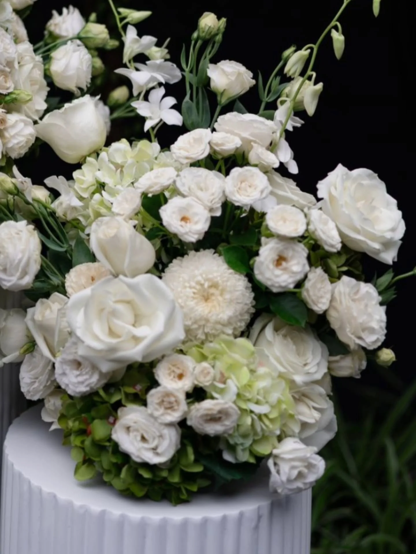 White and green wedding flowers will always be classical.

Here's one of our plinth arrangements from a June wedding 🩷

#brisbaneweddingflorist #whiteweddingflowers #brisbanebrides #weddinginspiration #hydrangea