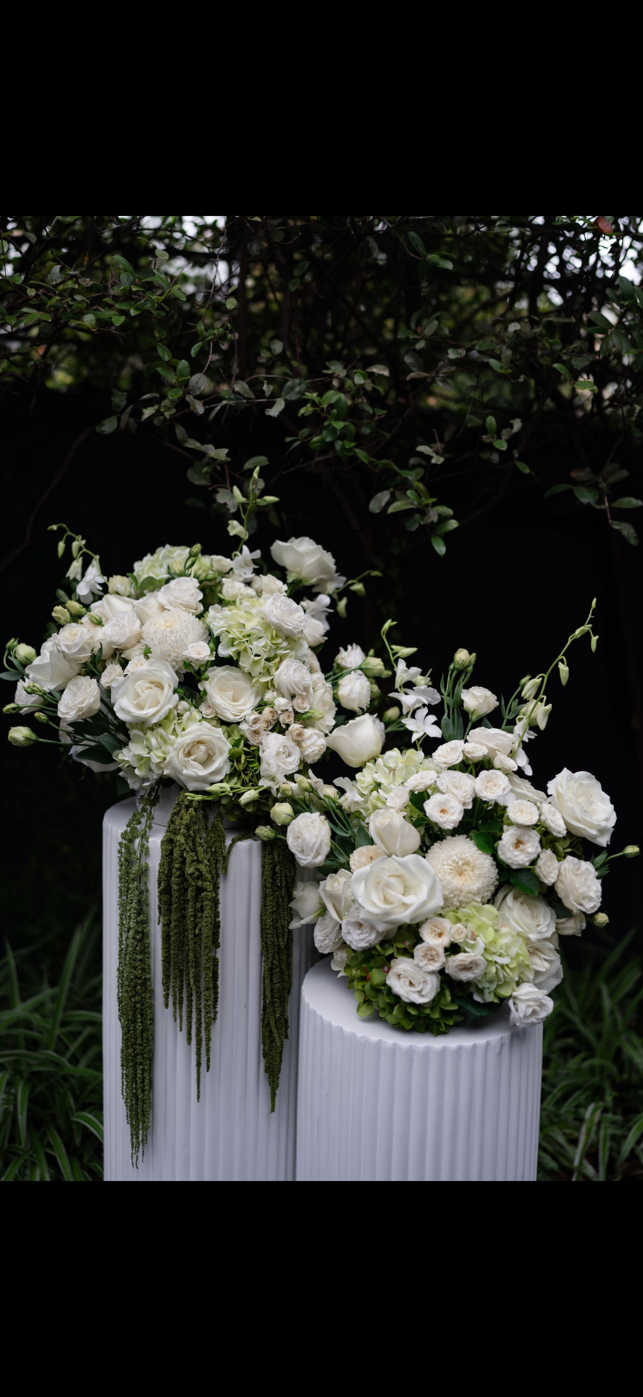 White_Green_Plinth_Flowers.png