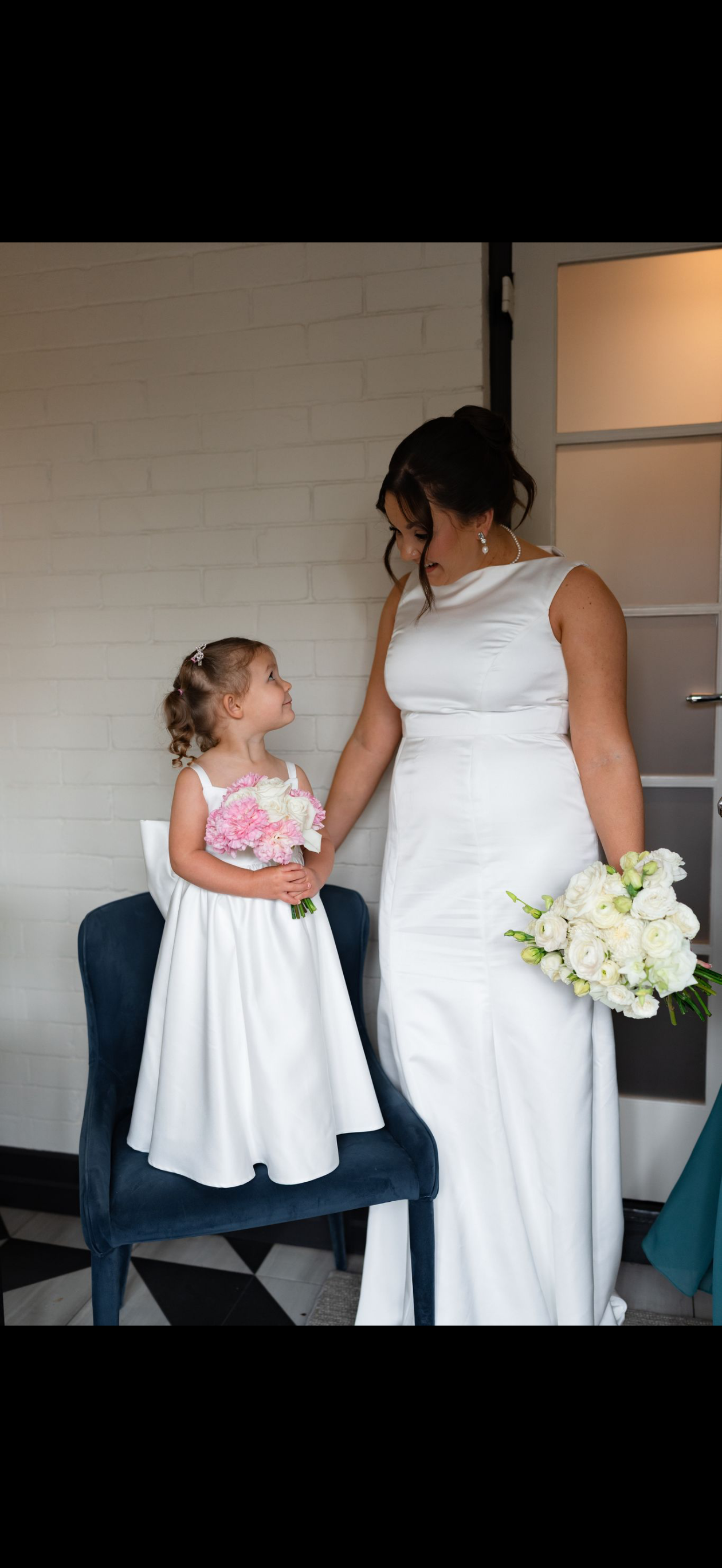 Flowergirl_Bride_Flowers.png