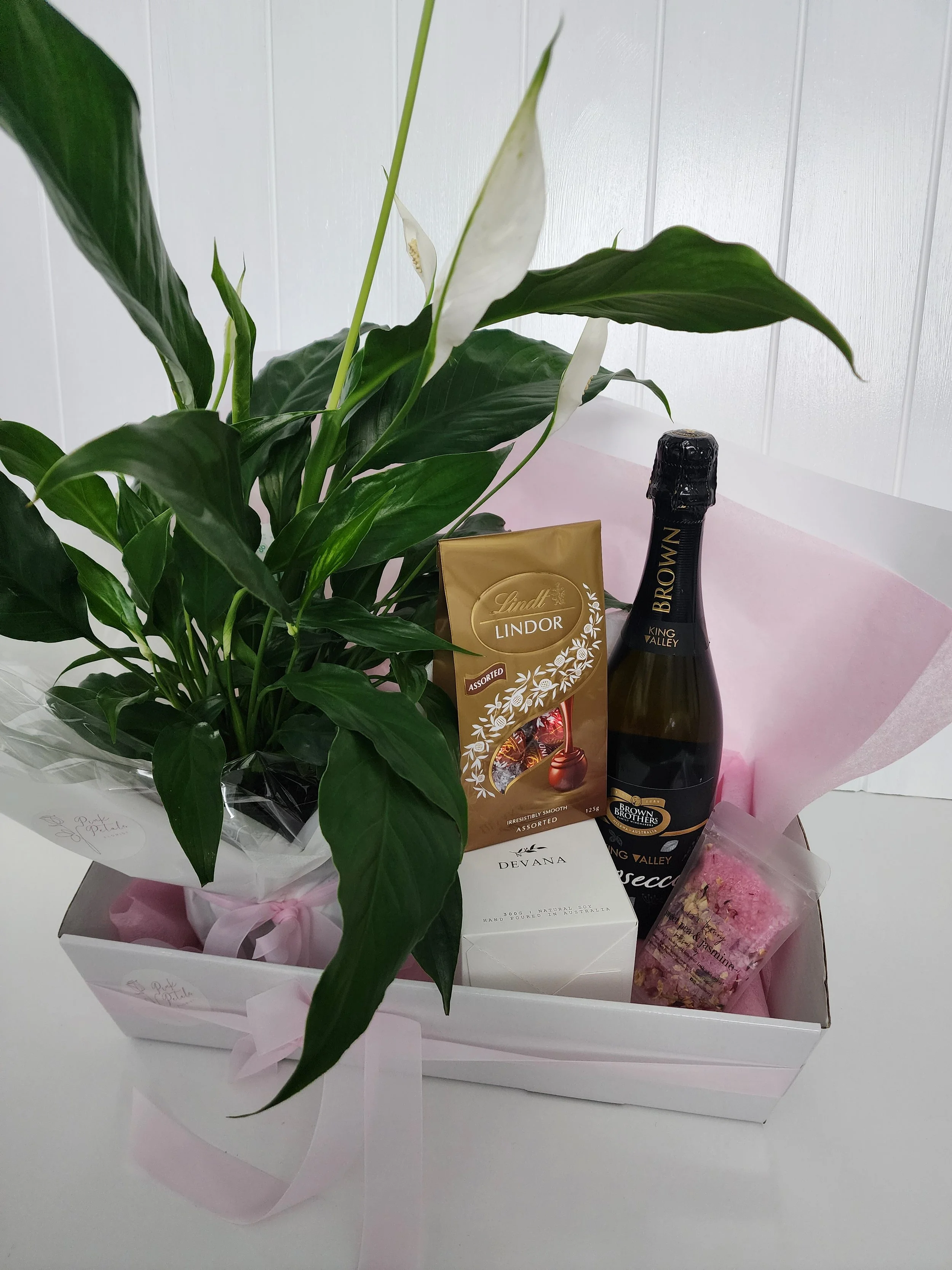 Plant_Wine_Gift_Hamper.jpg