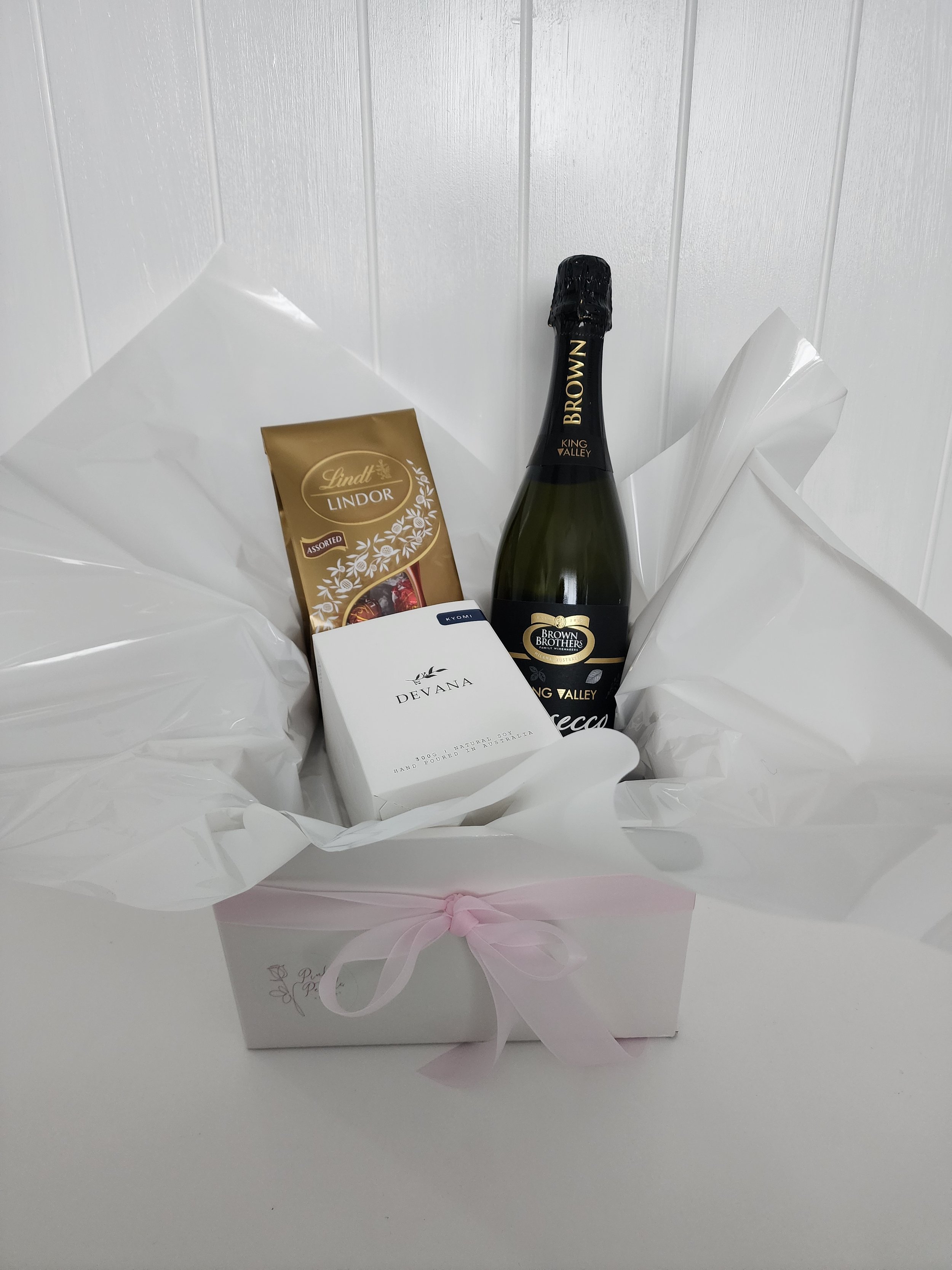 Wine_Chocolate_Hamper_Brisbane.jpg